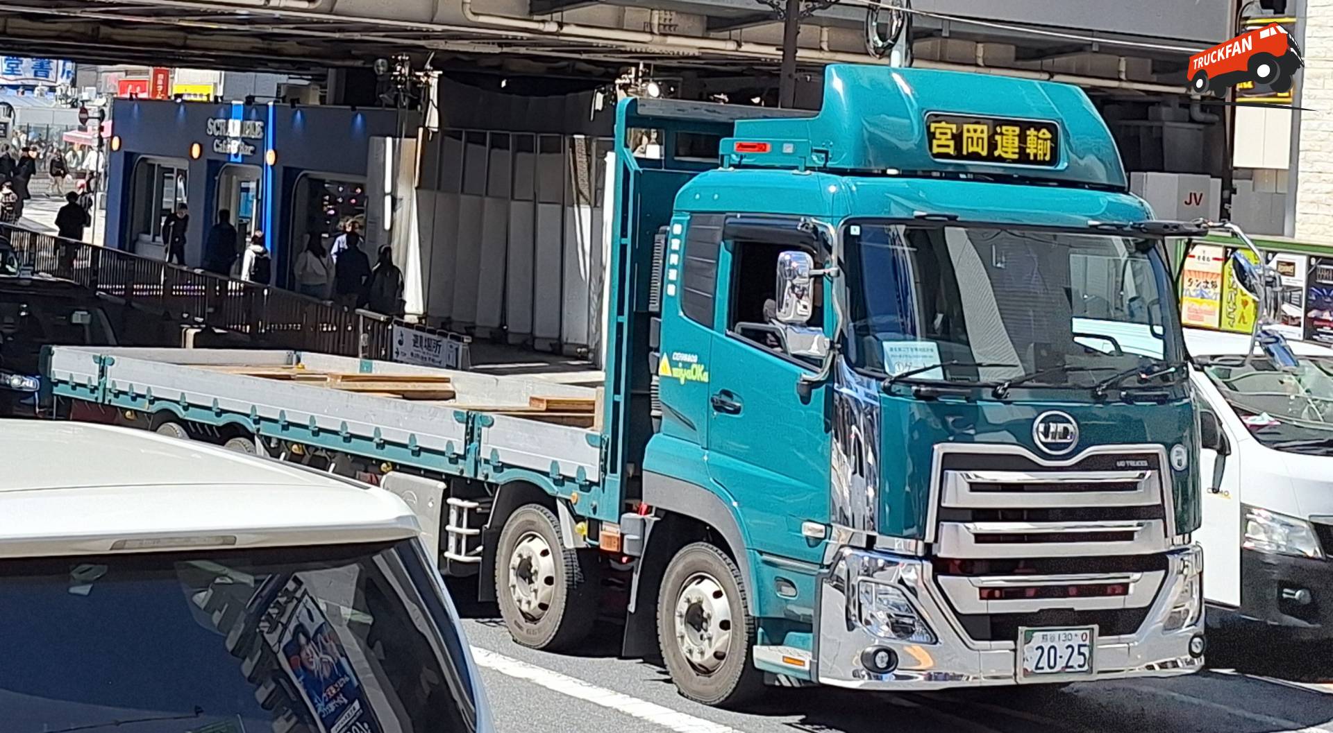 UD Quon vrachtwagen bij station Shibuya