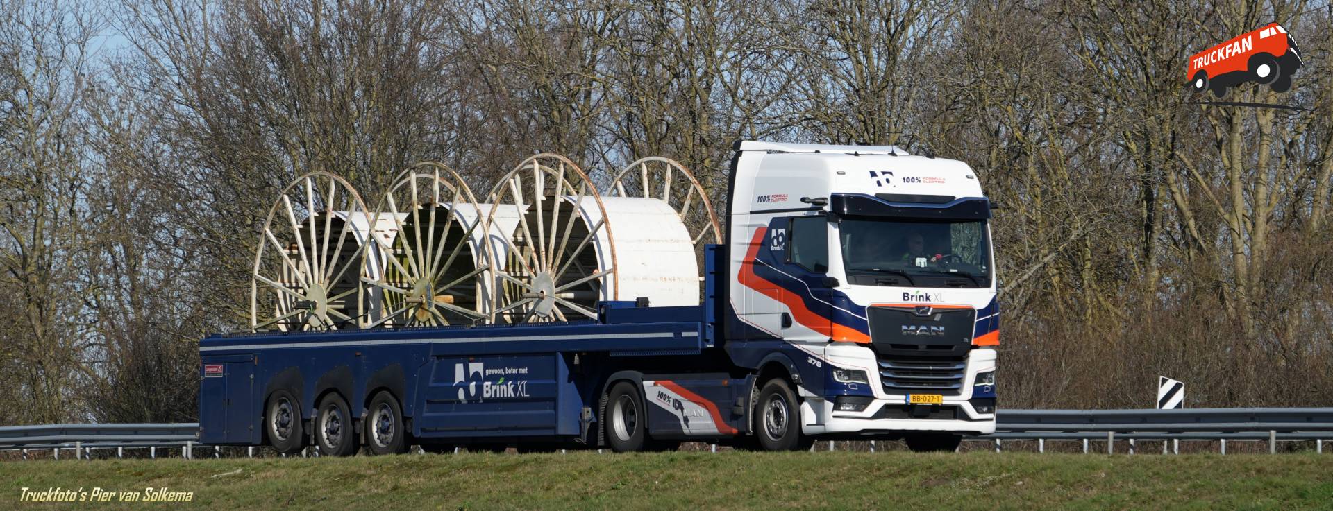 MAN TGX vrachtwagen bij A7 Sneek