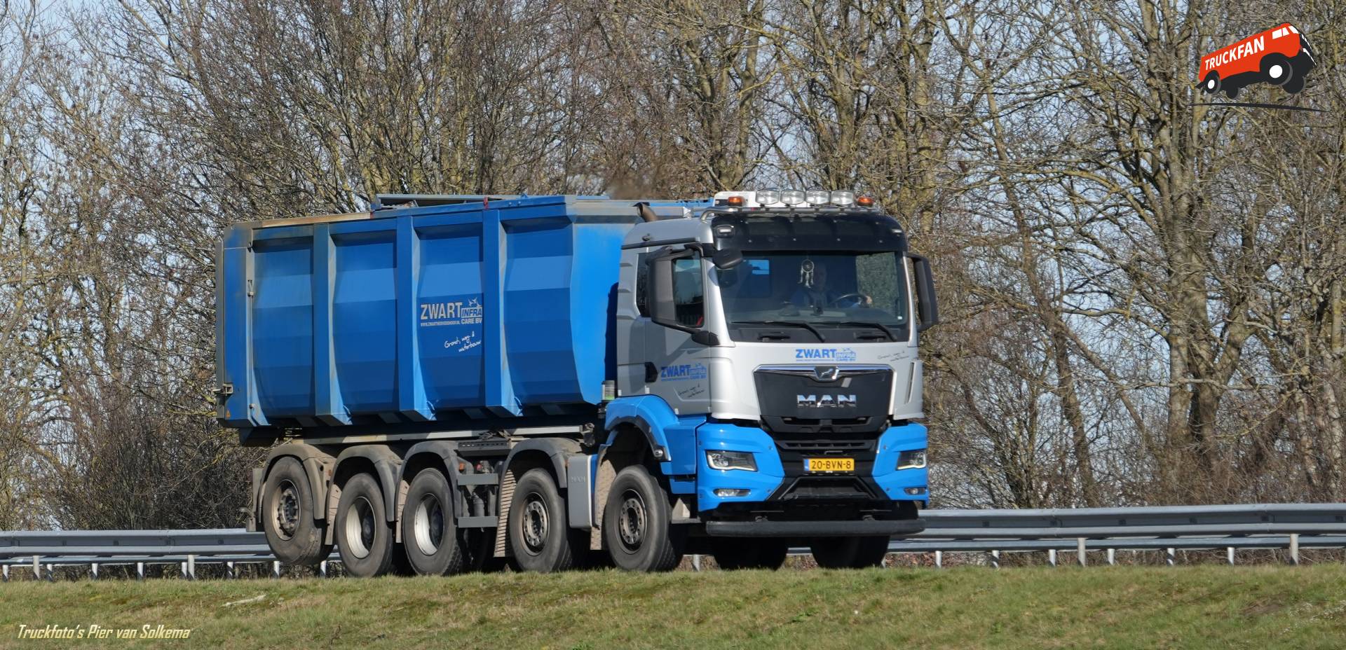 MAN TGS vrachtwagen bij A7 Sneek