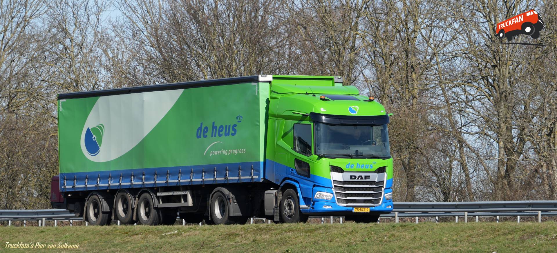 DAF XD vrachtwagen bij A7 Sneek