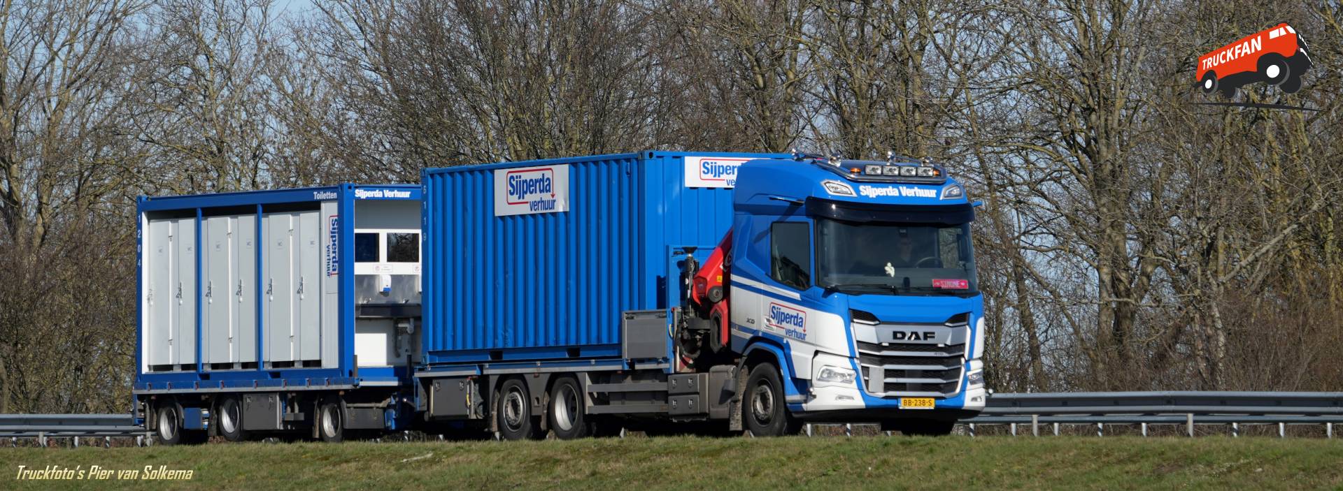 DAF XD truck bij A7 Sneek