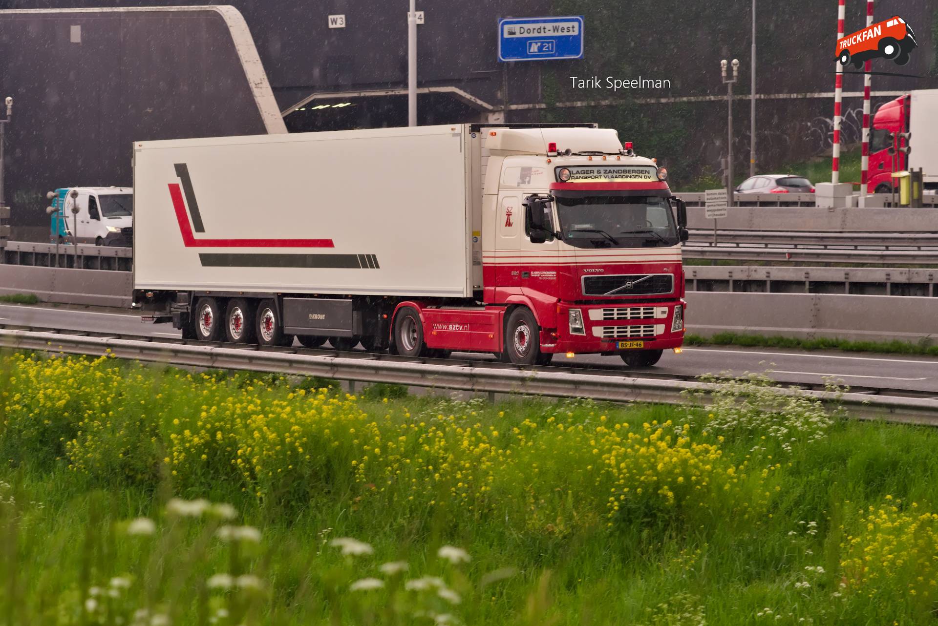 Volvo FH 2nd Gen truck BS-JF-46 on A16