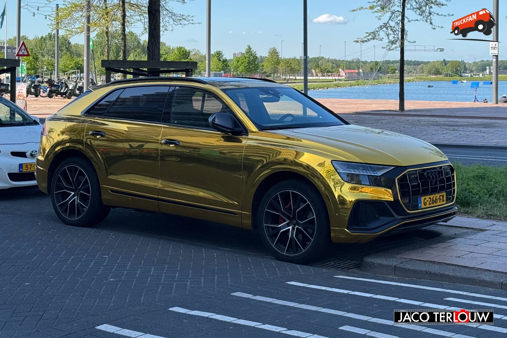 Audi Q8 op Siciliëboulevard in Rotterdam-Nesselande