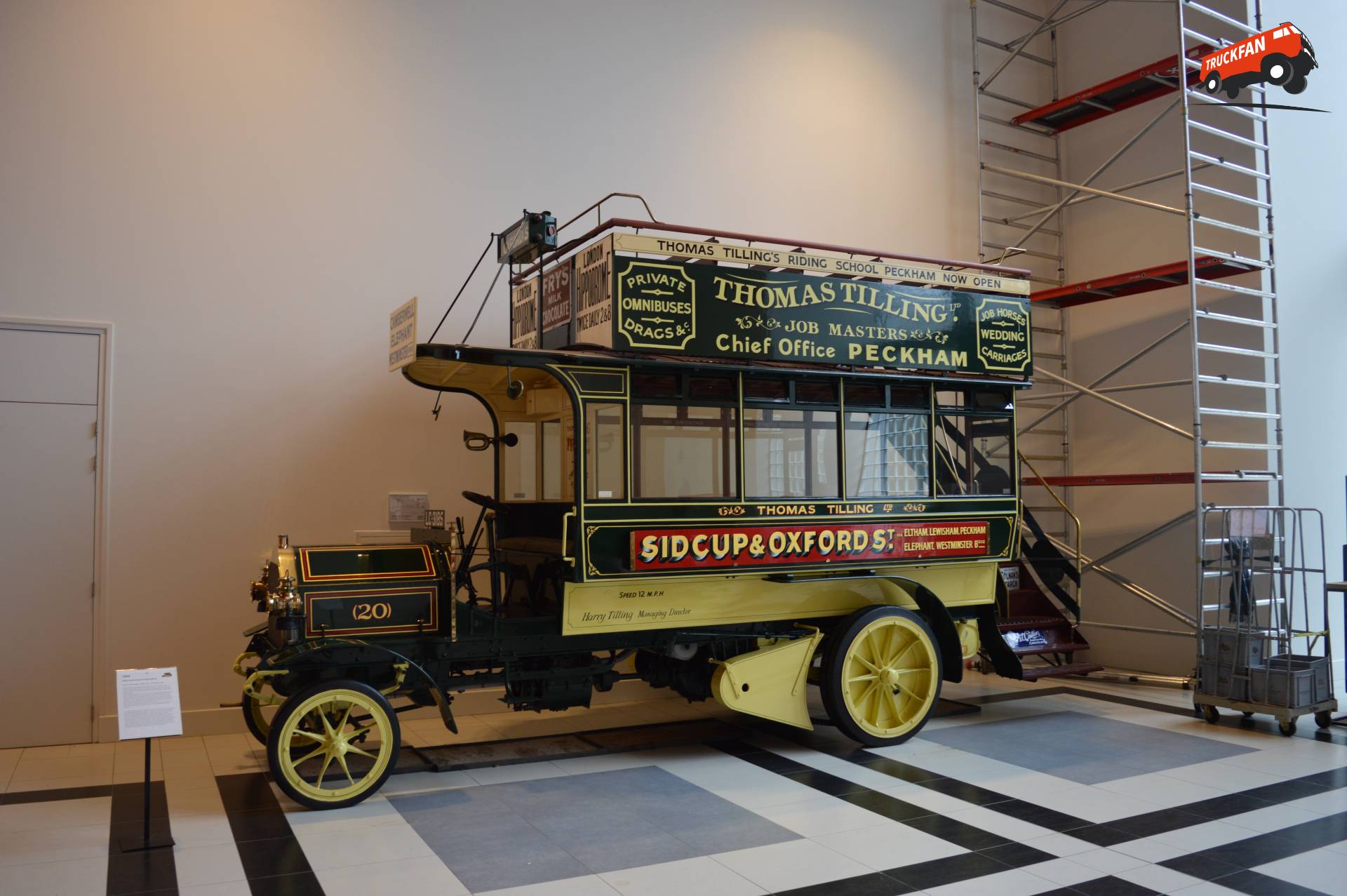 Milnes-Daimler dubbeldekker in Louwman Museum