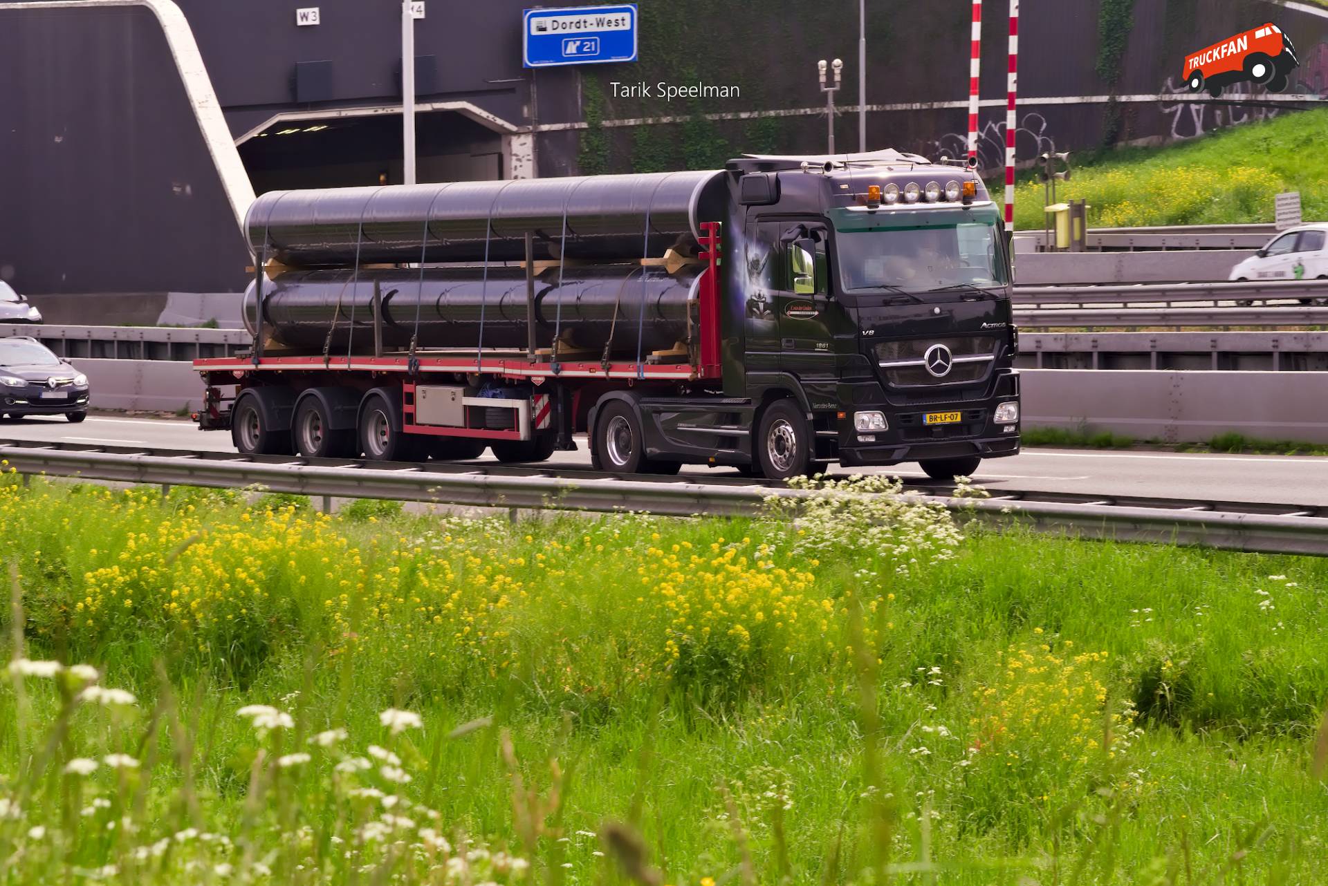 Mercedes-Benz Actros MP3 V8 truck on the A16