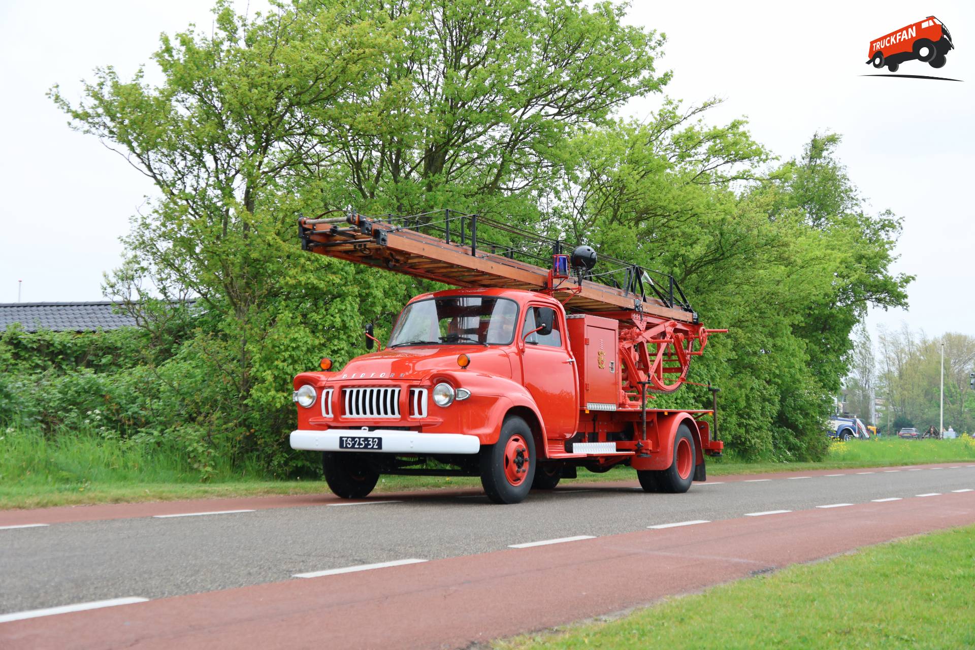 Bedford J2 machine bij HAV N-H rit