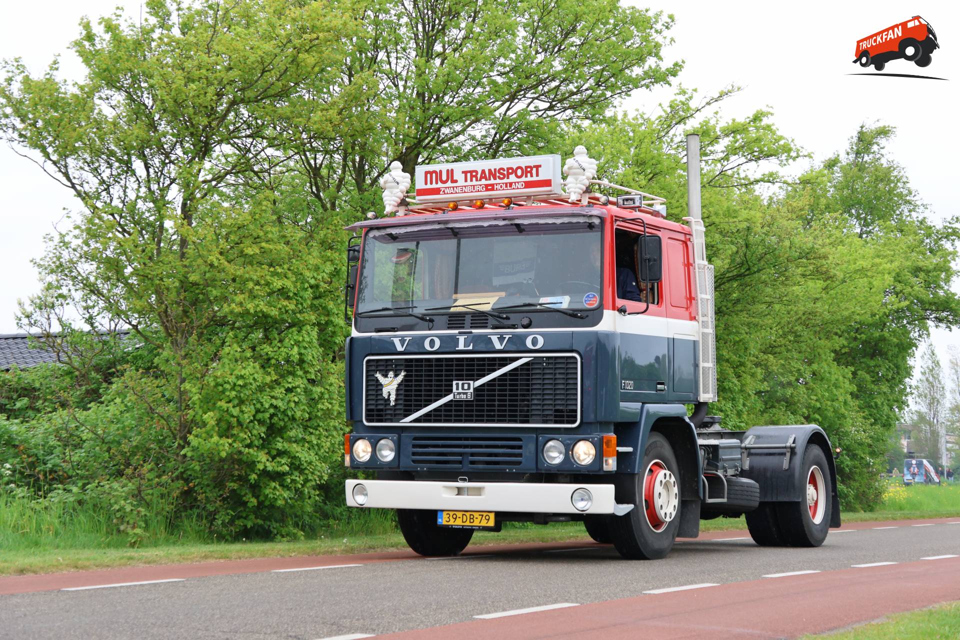 Volvo F10 truck van Mul Europa Transport