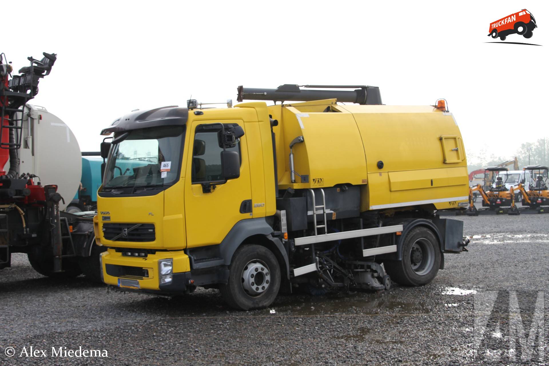 Volvo FL met VTM veegopbouw op 4 mei 2026