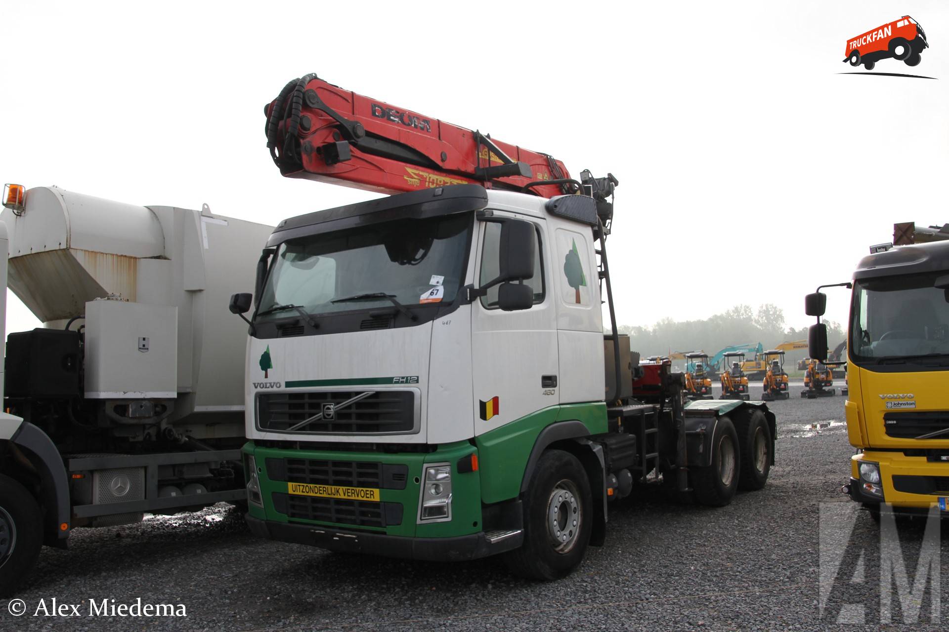 Volvo FH12 2005 model truck with Palfinger boom