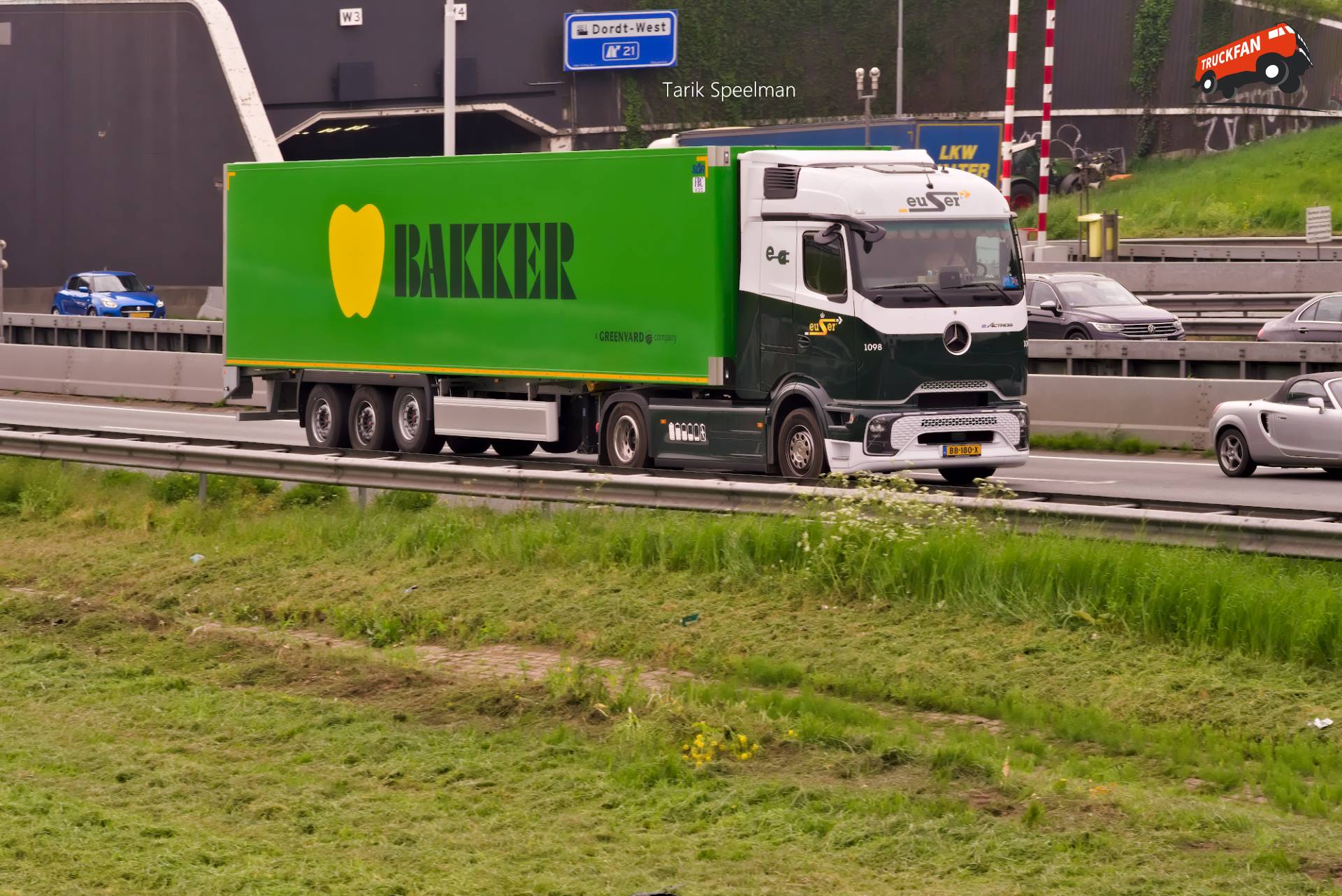 1098, Mercedes-Benz eActros truck met kenteken BB-180-X