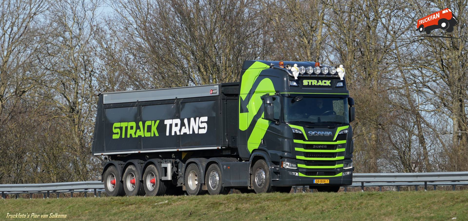 Scania R530 truck van Strack Trans op A7 Sneek