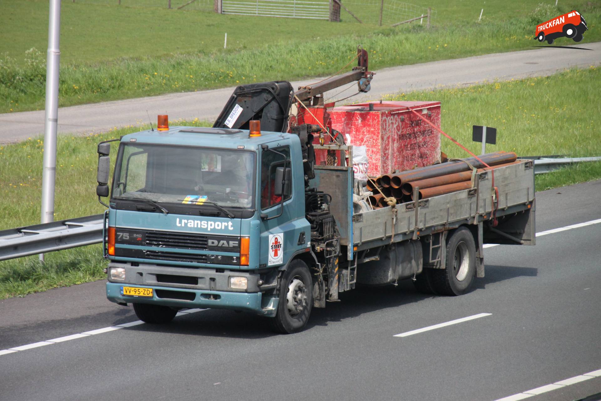DAF 75 vrachtwagen van Smit