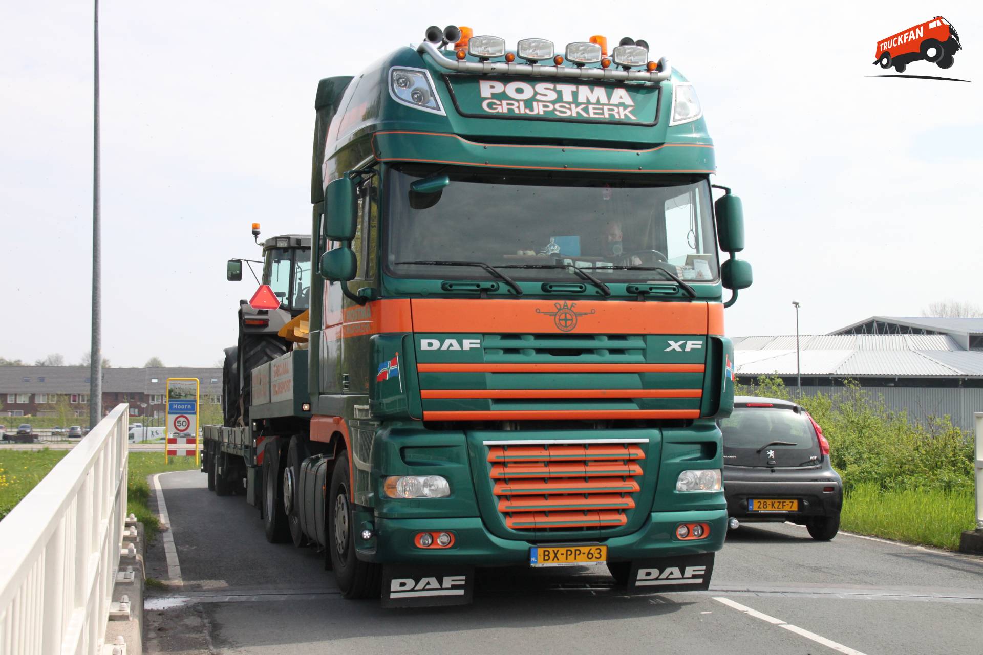 DAF XF105 vrachtwagen van Postma
