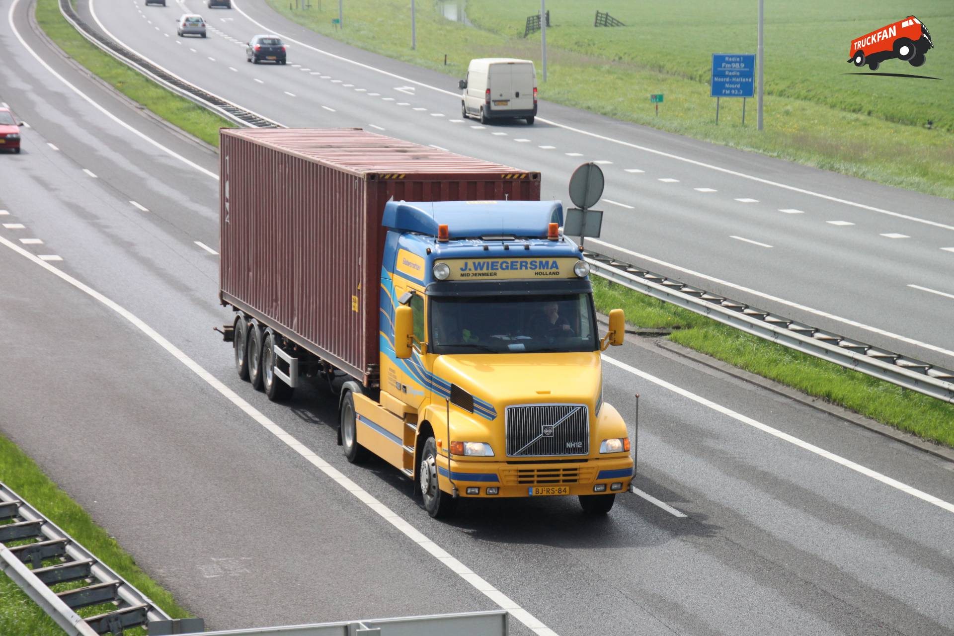 Volvo NH12 truck van bedrijf Wiegersma