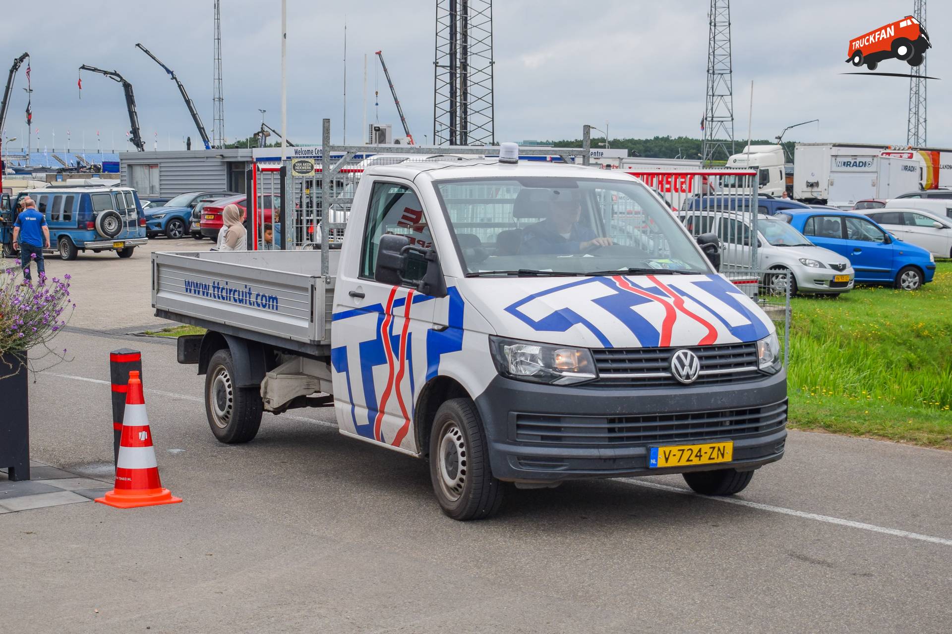 Volkswagen Transporter 2.0 TDi L2H1 Comfortline TT Circuit Assen