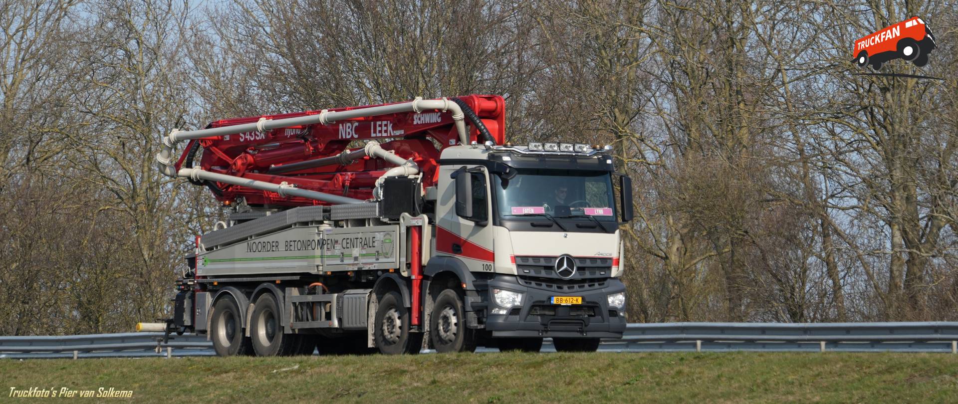 Mercedes Benz Arocs betonpomp op A7 Sneek