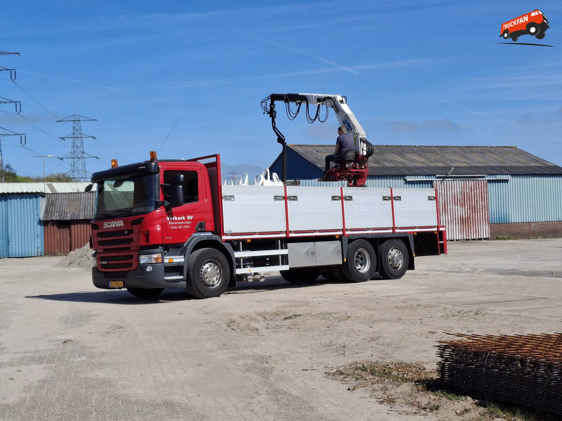 Scania P360 truck van Verkerk Bouwmaterialen in Twello