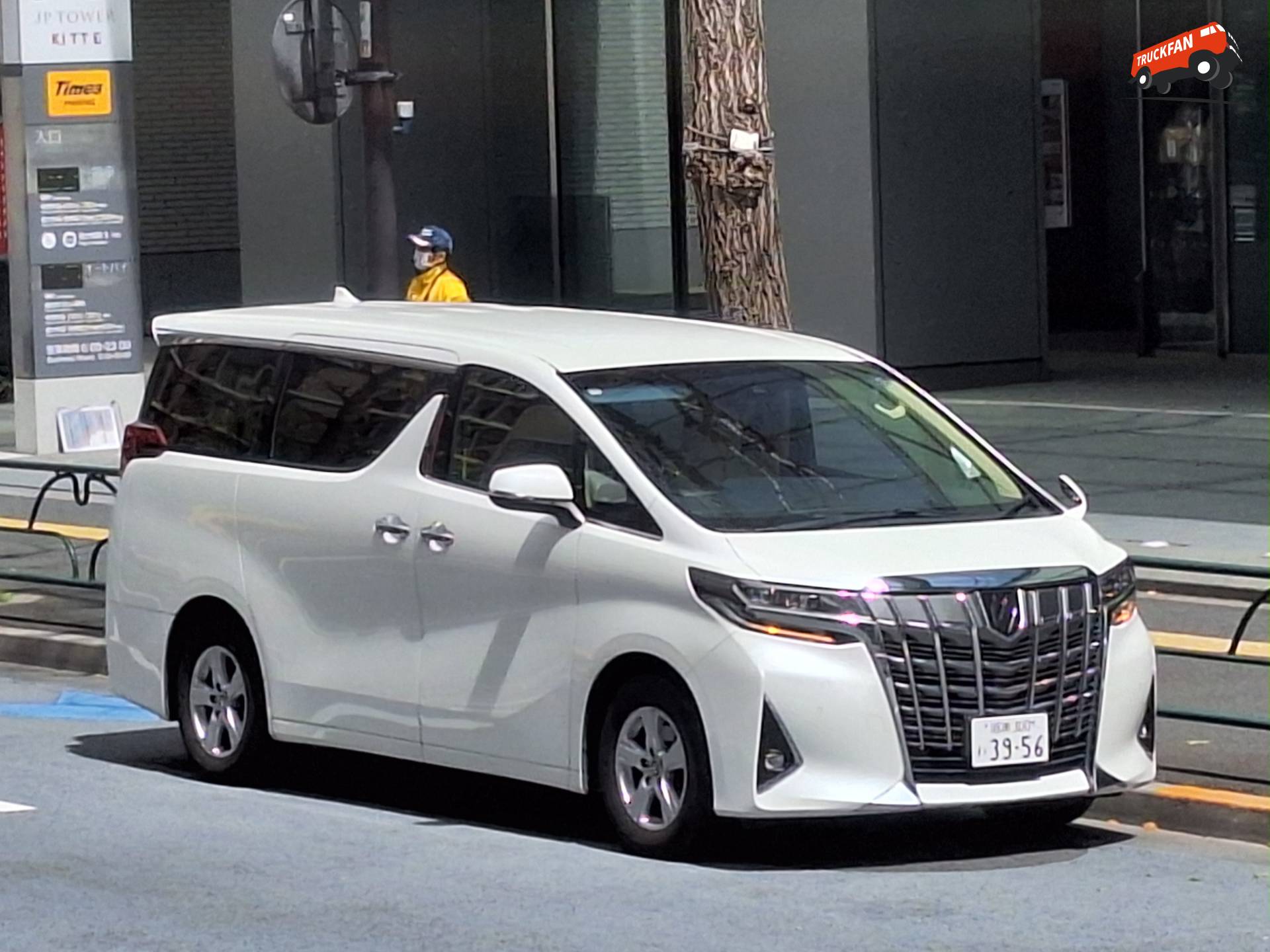 Toyota Alphard voertuig