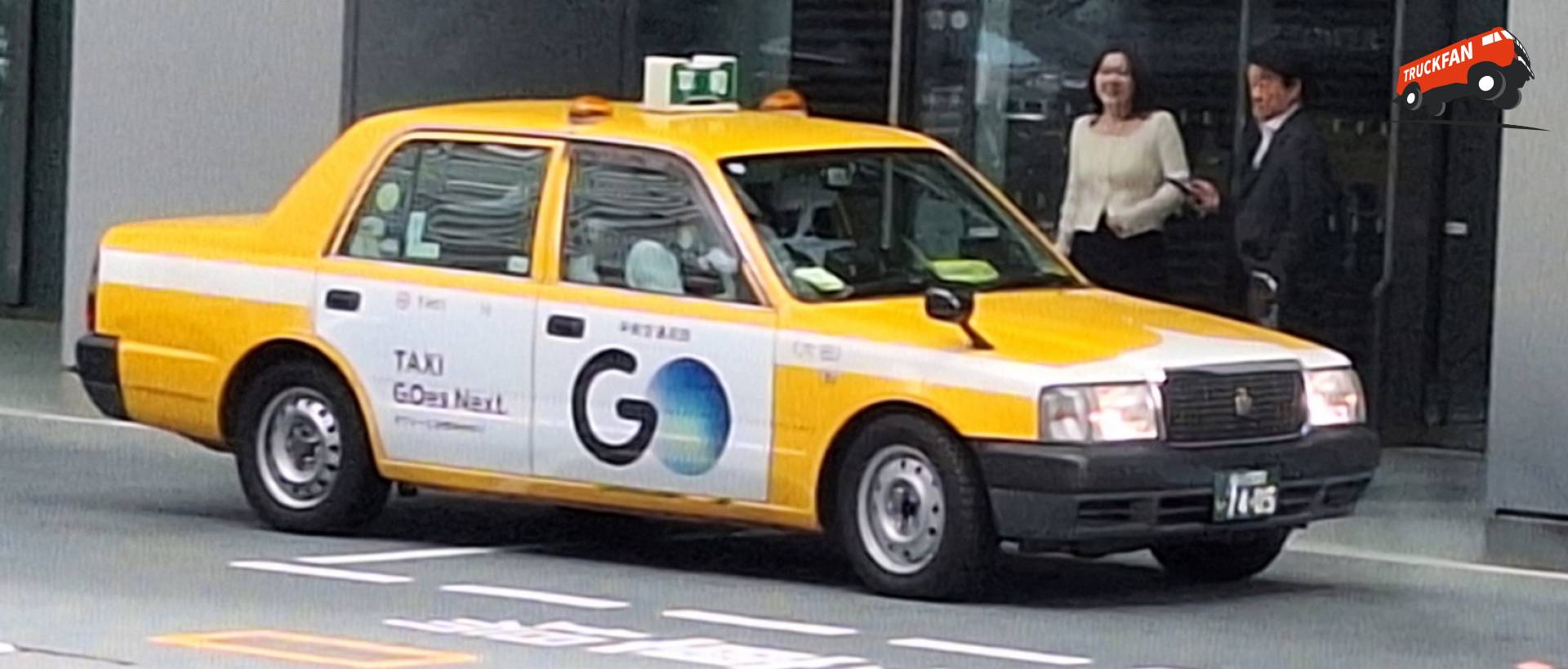 Toyota Crown Comfort taxi