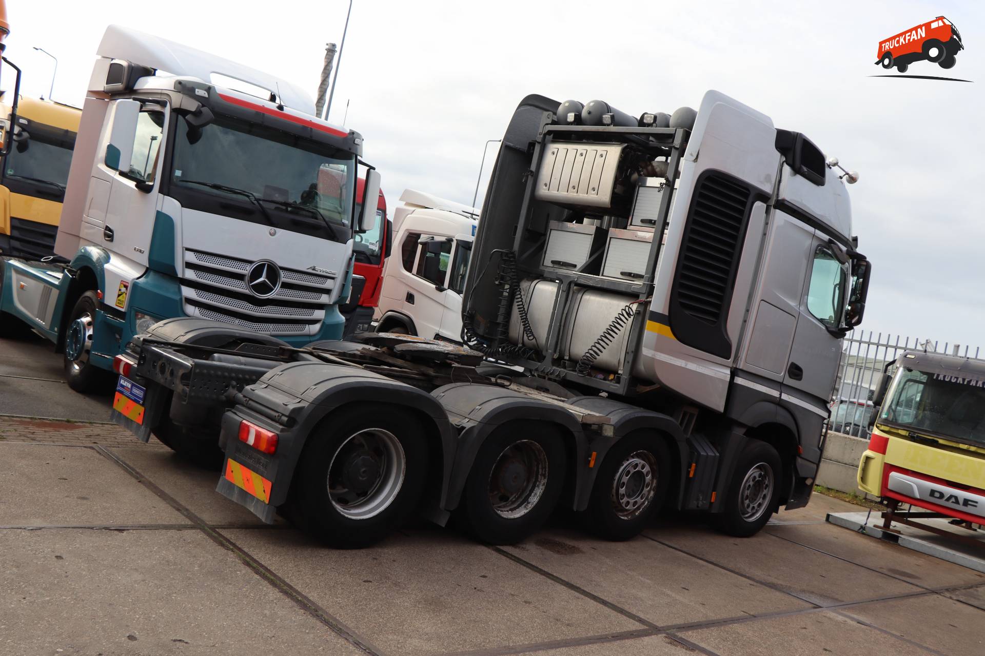 Mercedes-Benz Actros SLT 4158 zwaar transport trekker