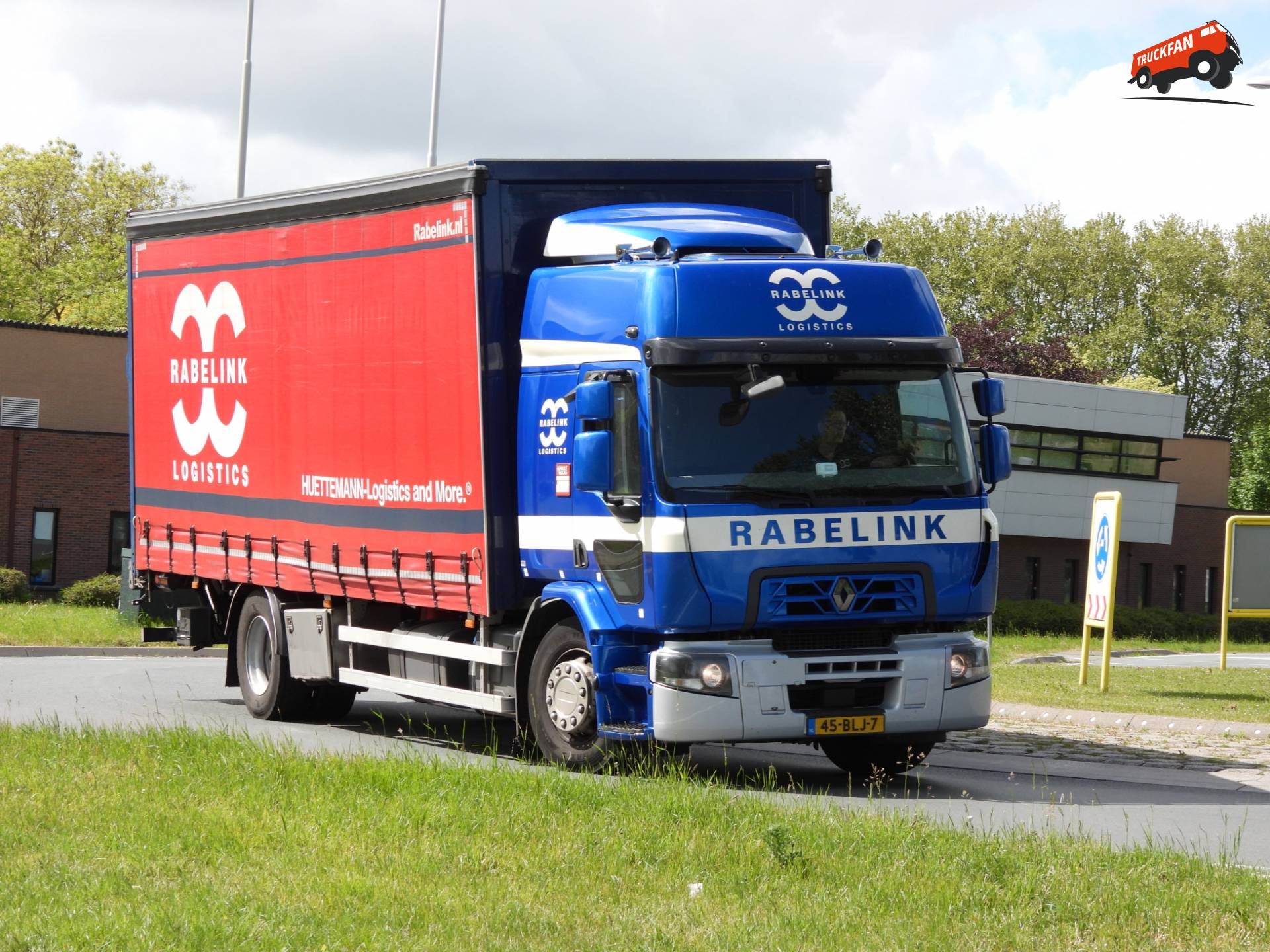 Renault D 250 Wide 4x2 from 2018 at Lopikerplein