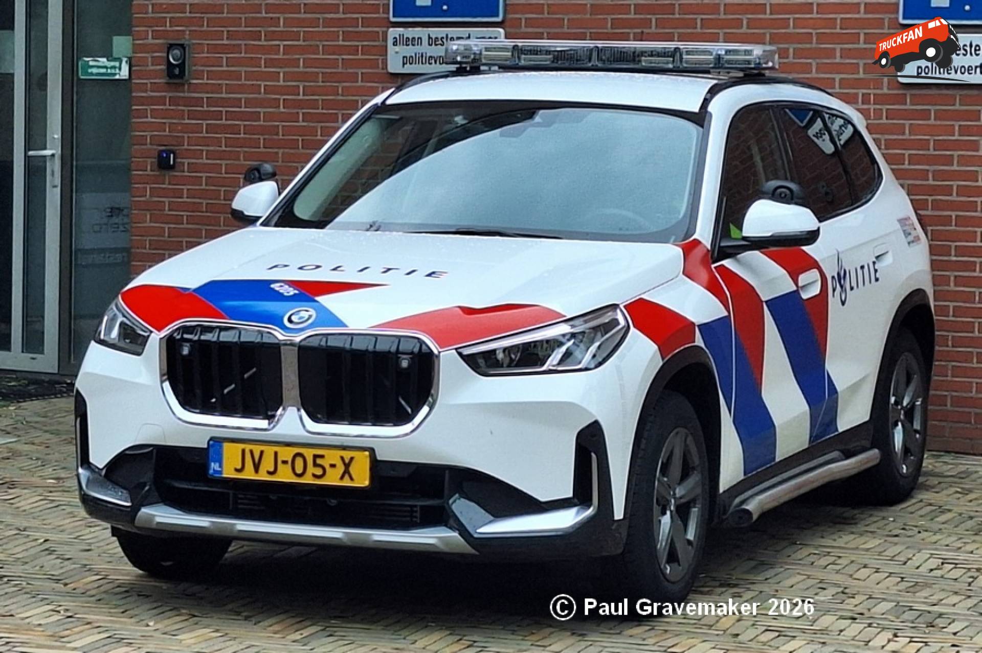 BMW X1 SDRIVE20 politieauto, bureau Diemen