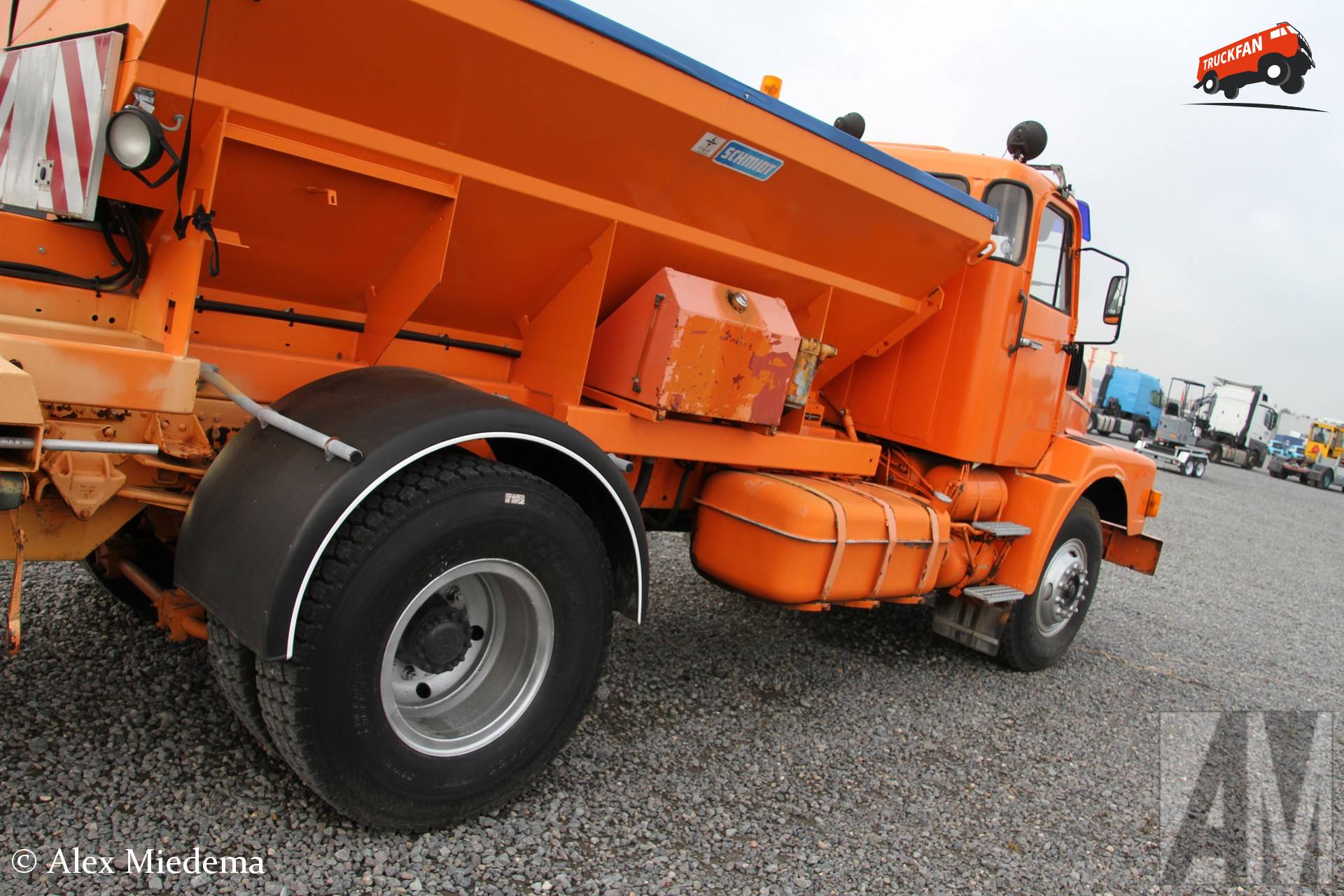 Volvo N720 met Schmidt zoutstrooier 1977
