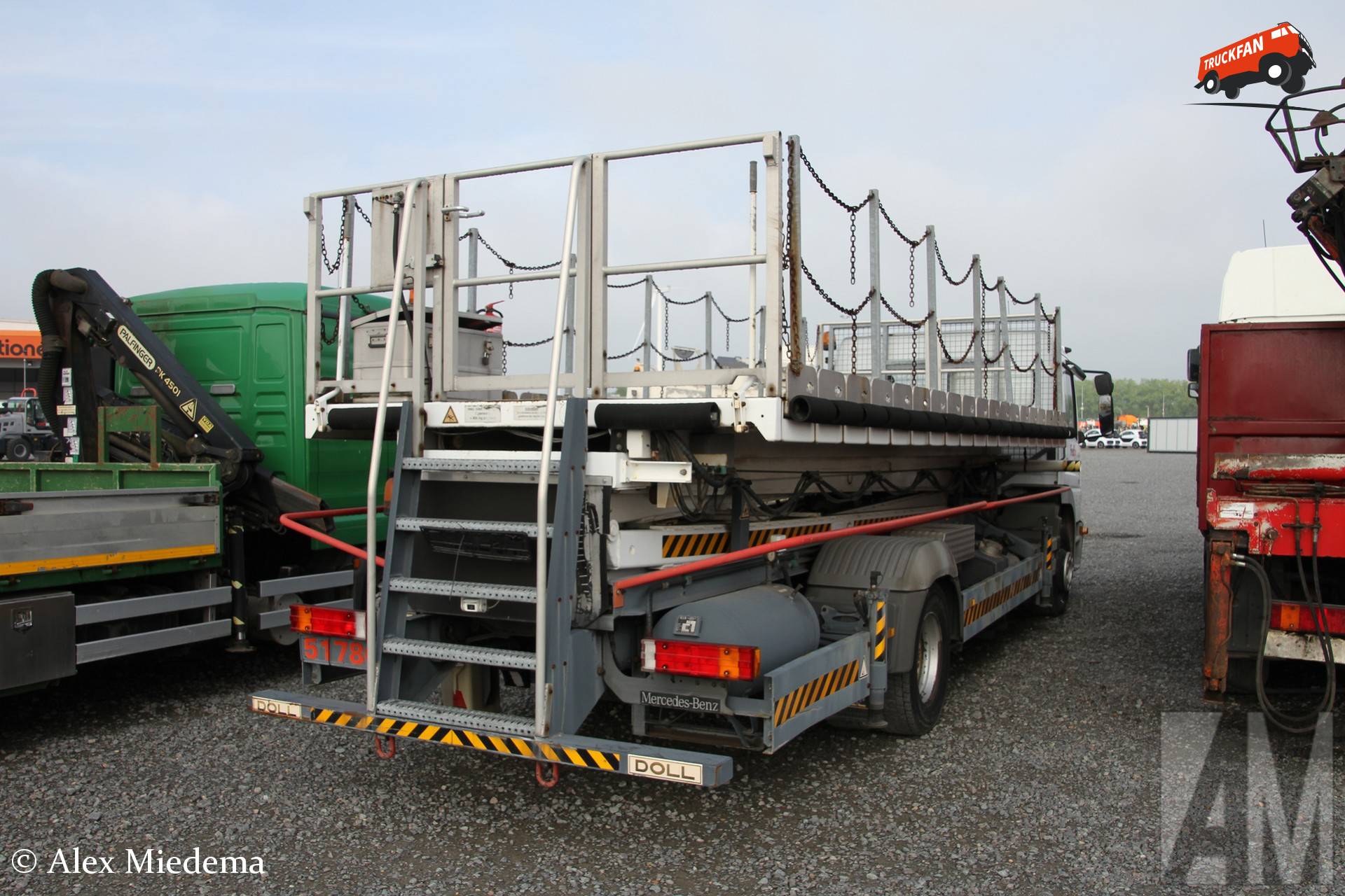 Mercedes-Benz Atego 1317 met Doll hoogwerker