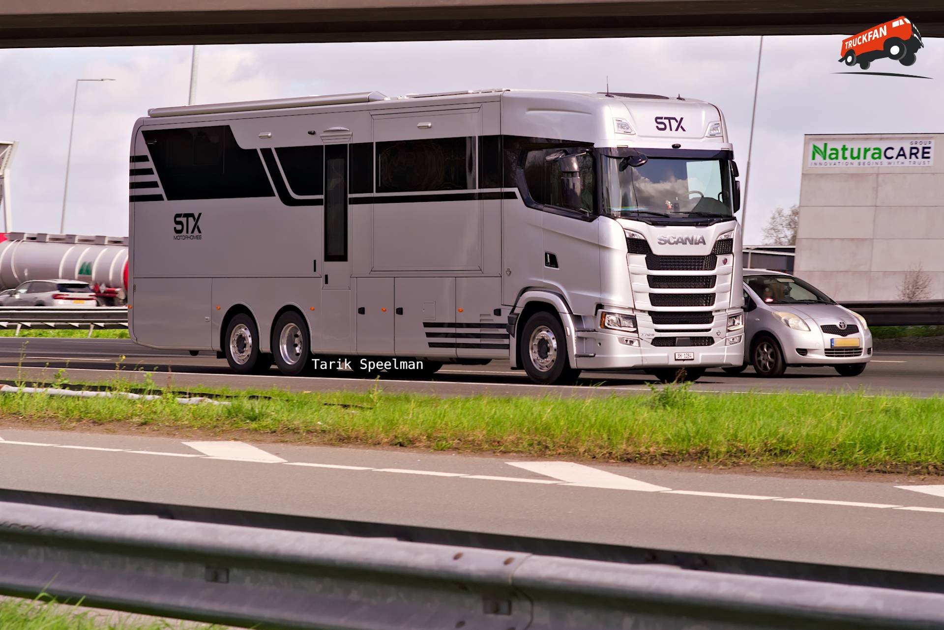 Scania 770S camper op A16