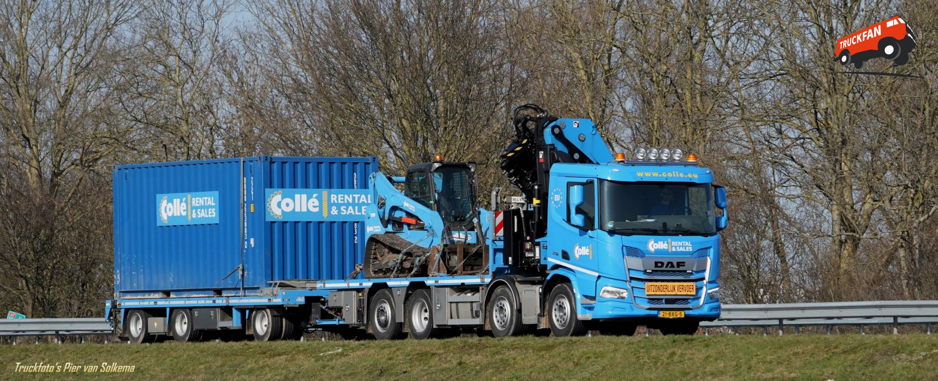 DAF XD vrachtwagen op A7 bij Sneek