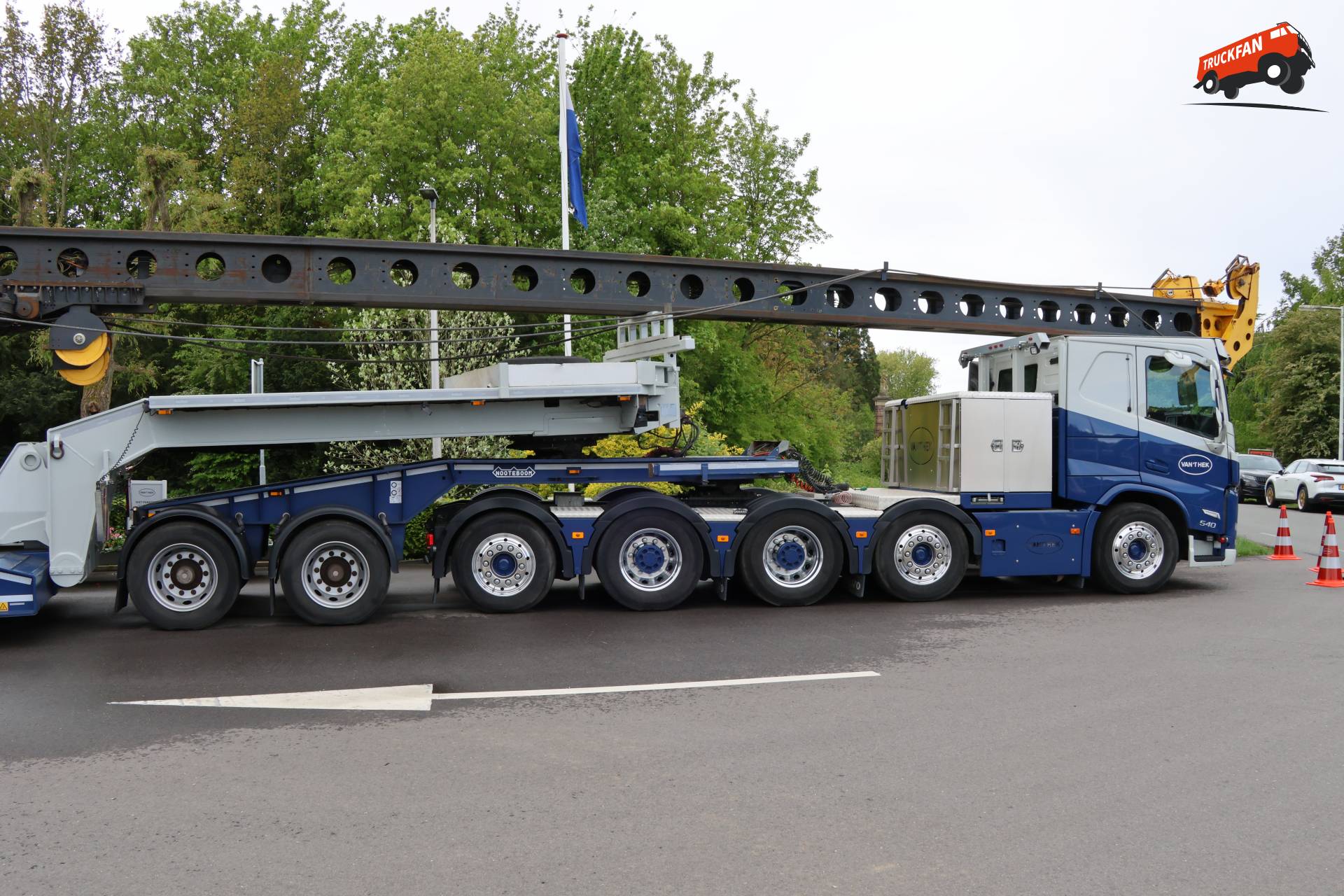 Volvo FM Low Entry truck at van 't Hek open day