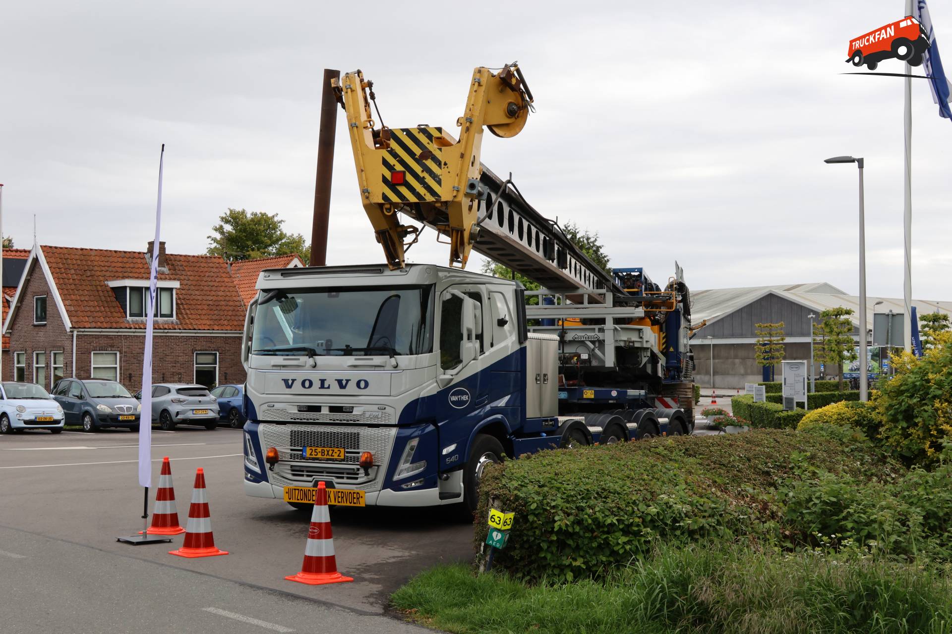 Volvo FM Low Entry vrachtwagen van van 't Hek