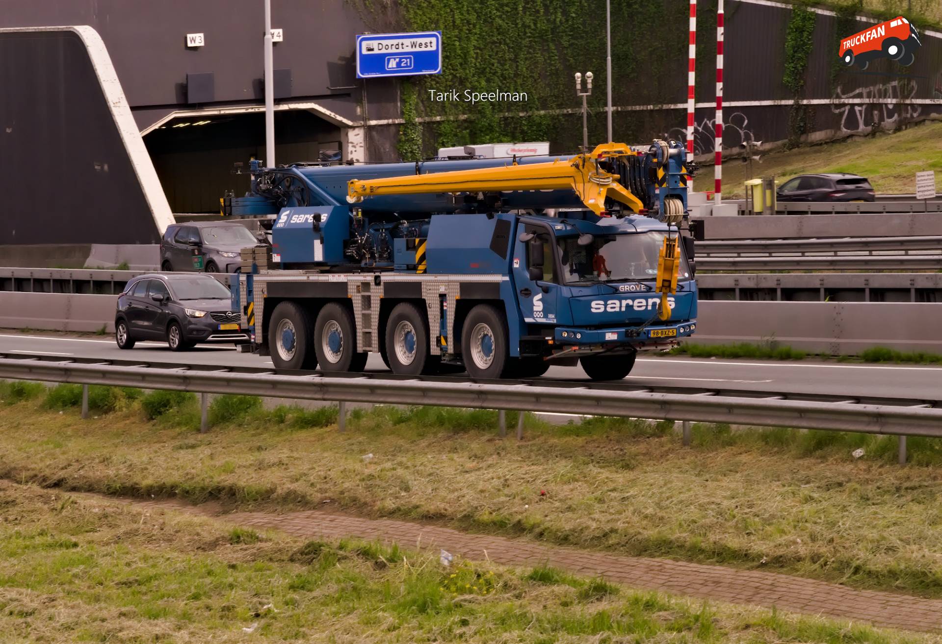 0694, Hijskraan Grove GMK 4070L met kenteken 98-BXZ-5