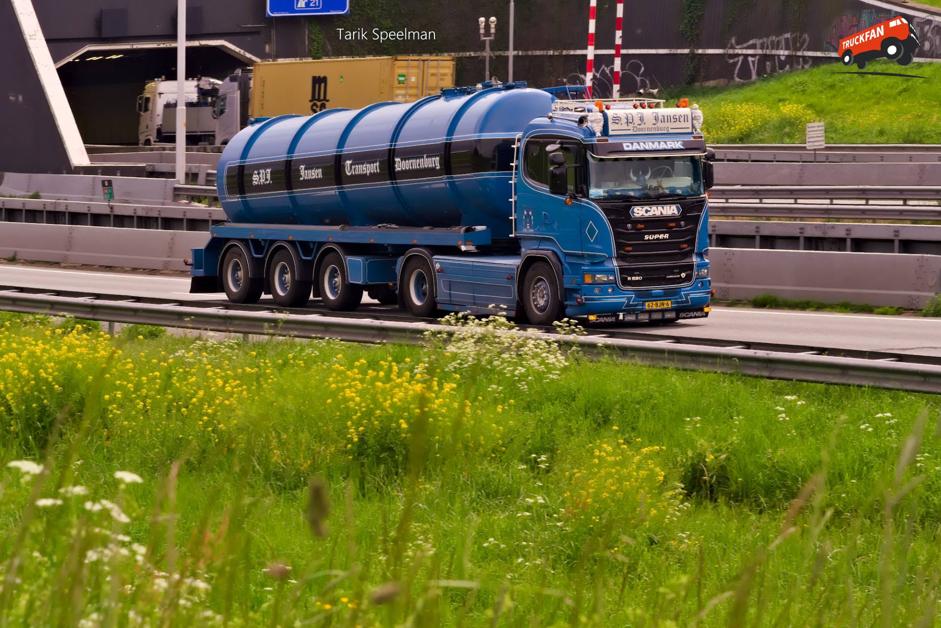 Scania R520 vrachtwagen met mesttransport