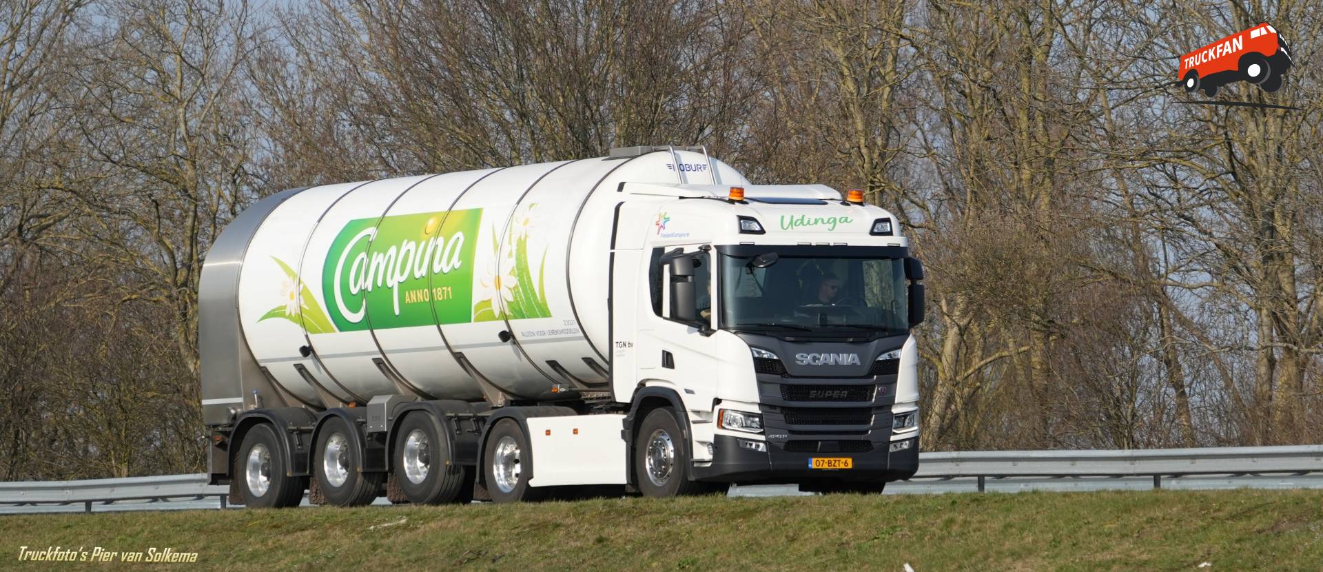 Scania 420P Tanktransport op A7 bij Sneek