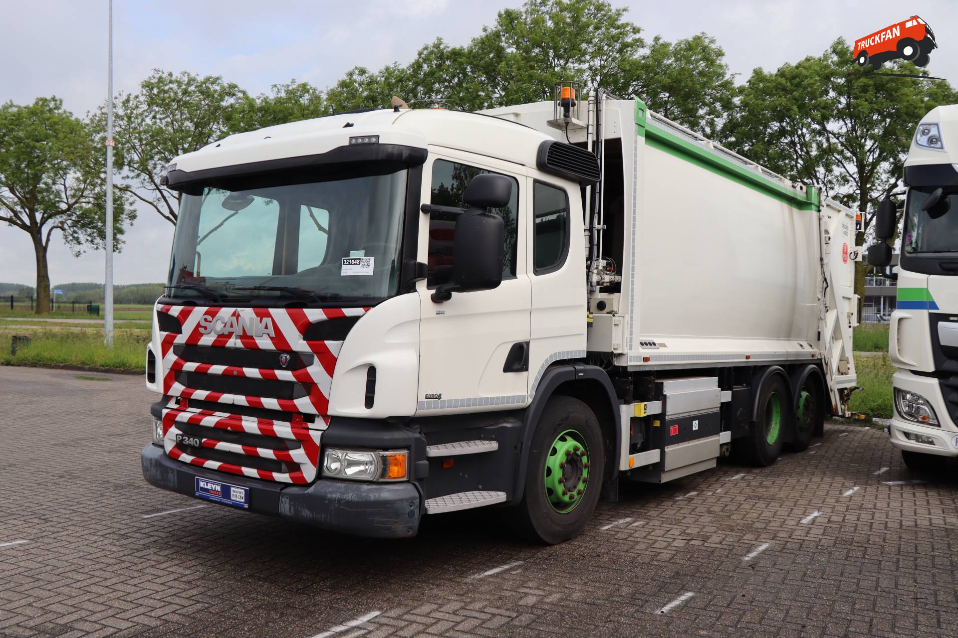 Scania P340 Low Entry truck met VDK pusher