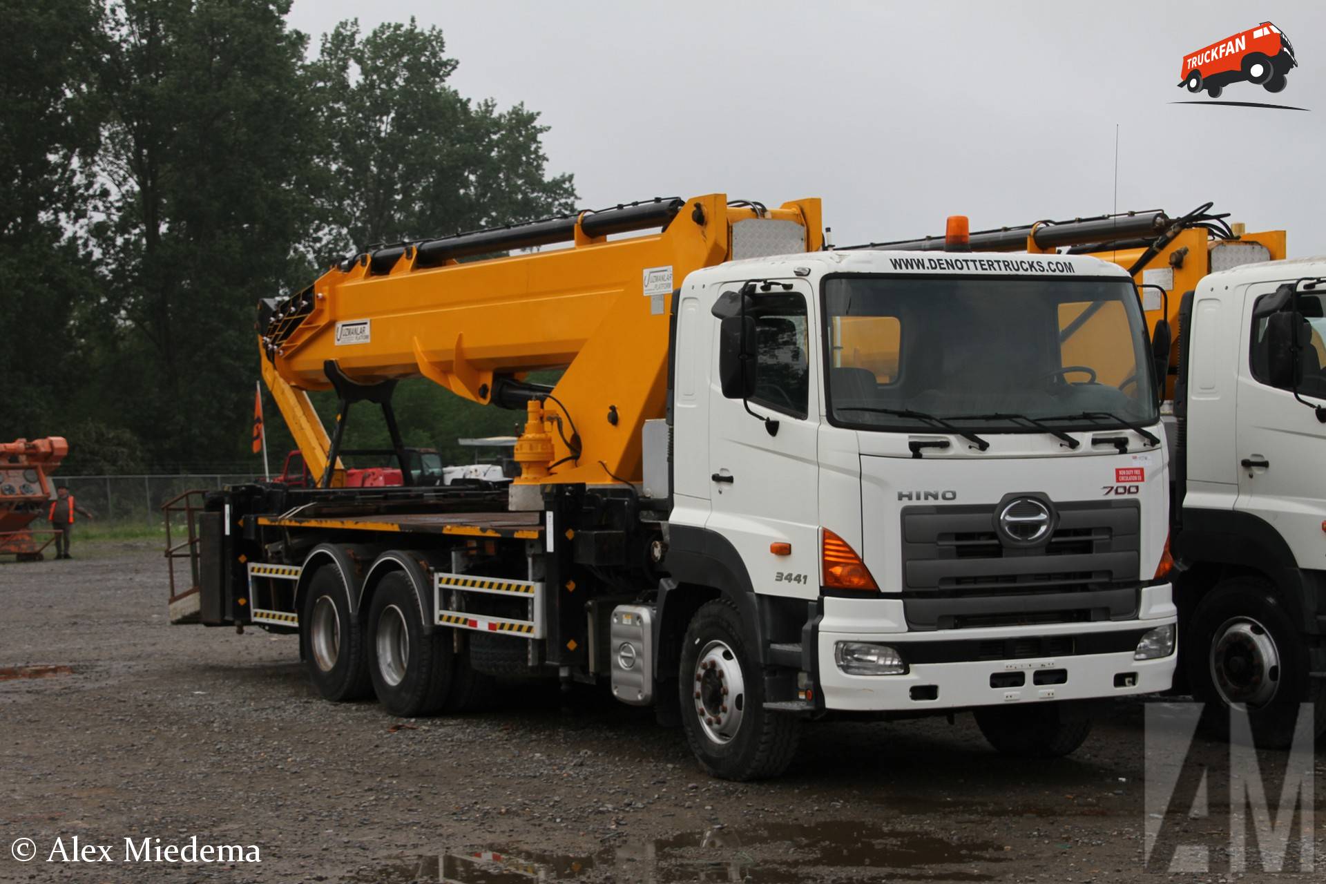 Uzmanlar Platform hoogwerker Hino 700 in Moerdijk