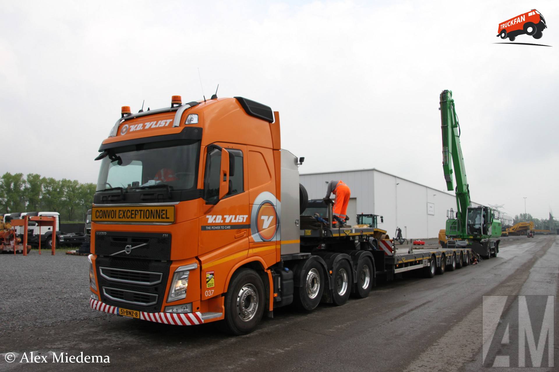 Volvo FH Truck with Broshuis Trailer in Moerdijk