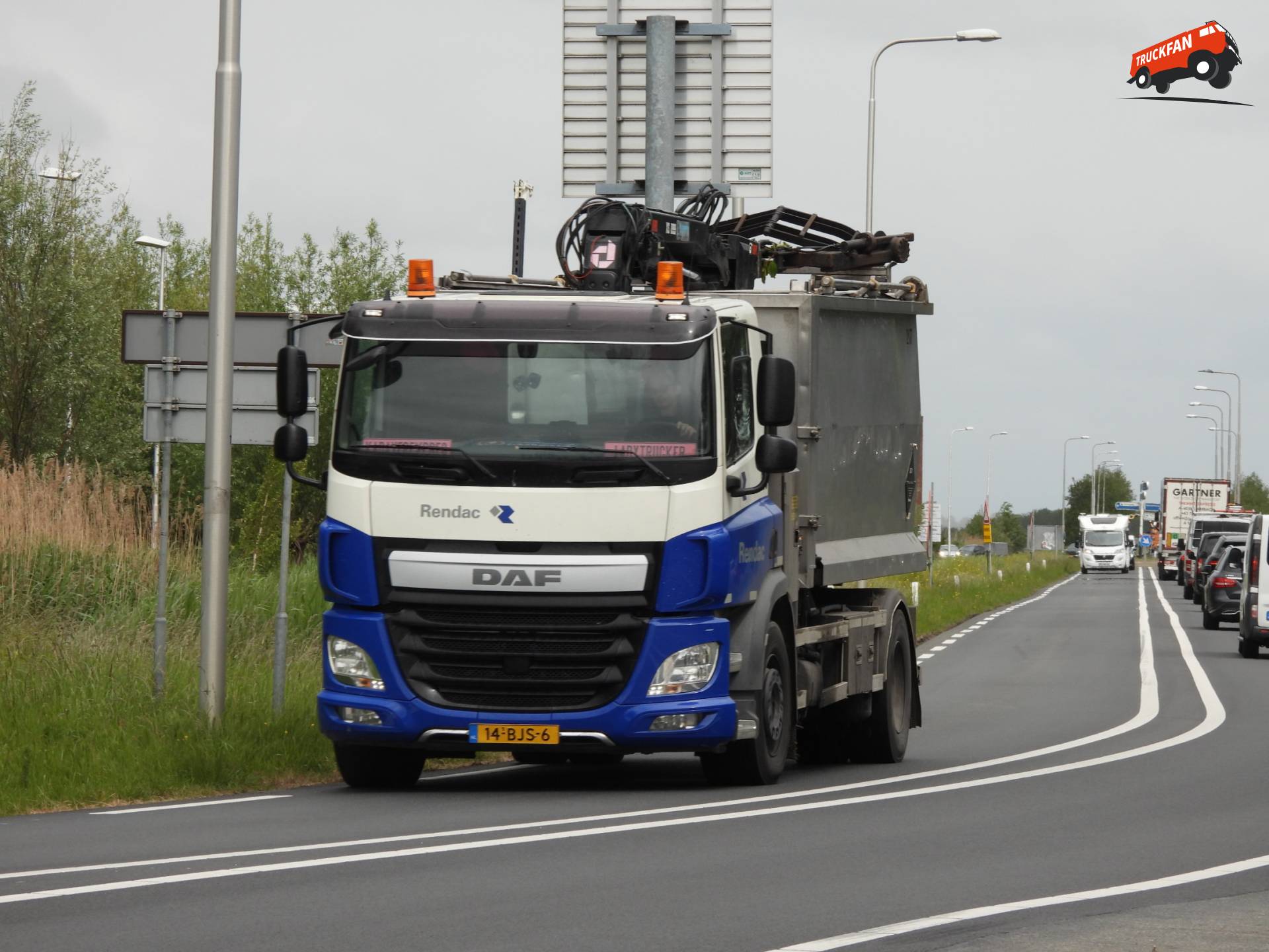 DAF CF 290 FA vrachtwagen op N210 bij Schoonhoven