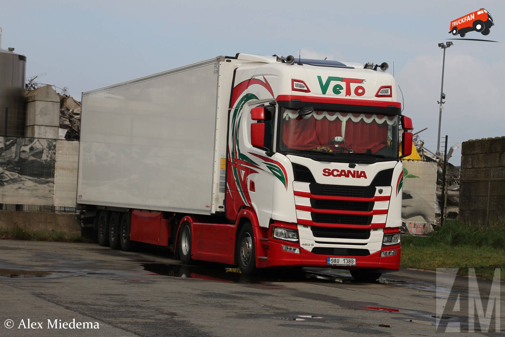 Scania 460S vehicle registered in Praag