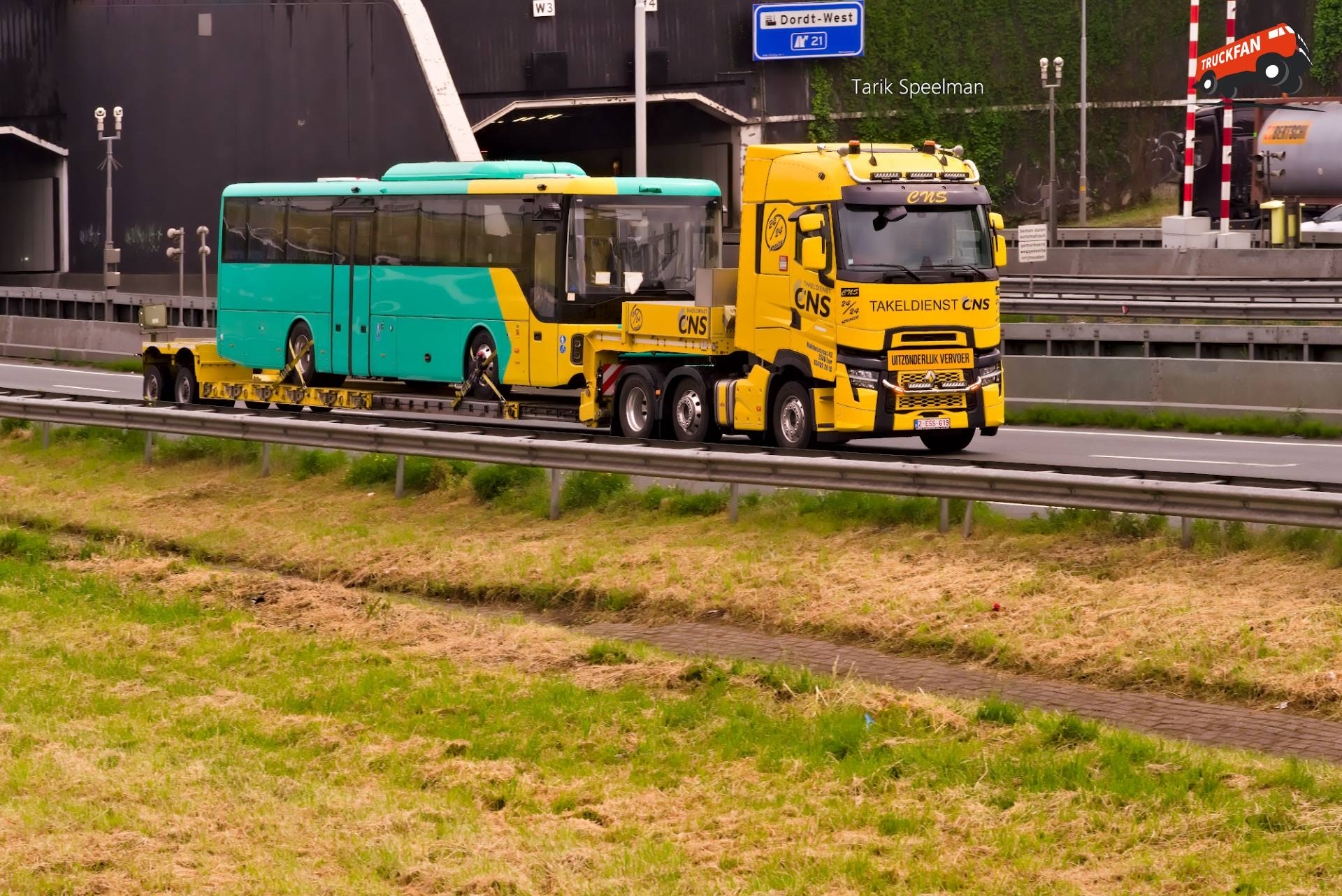 Renault T-Serie Evolution heavy transport on A16