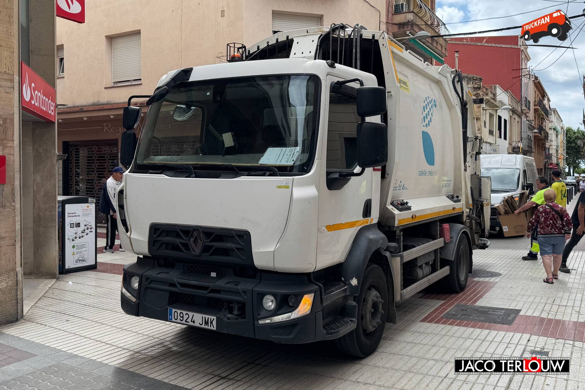 Renault D-serie Wide afvalinzamelingsvoertuig in Calella