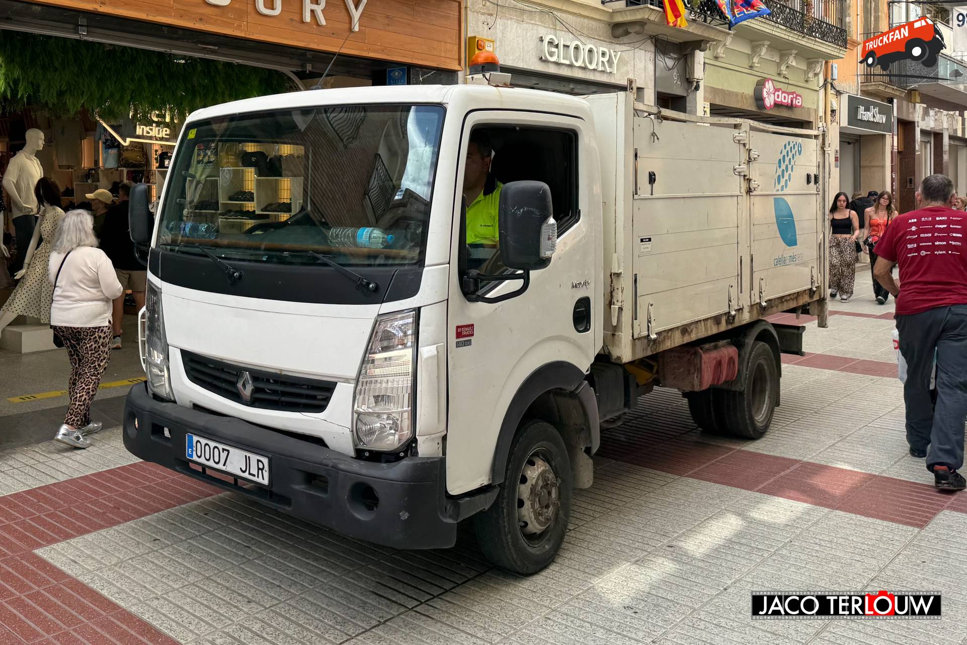 Renault Maxity vuilniswagen in Calella