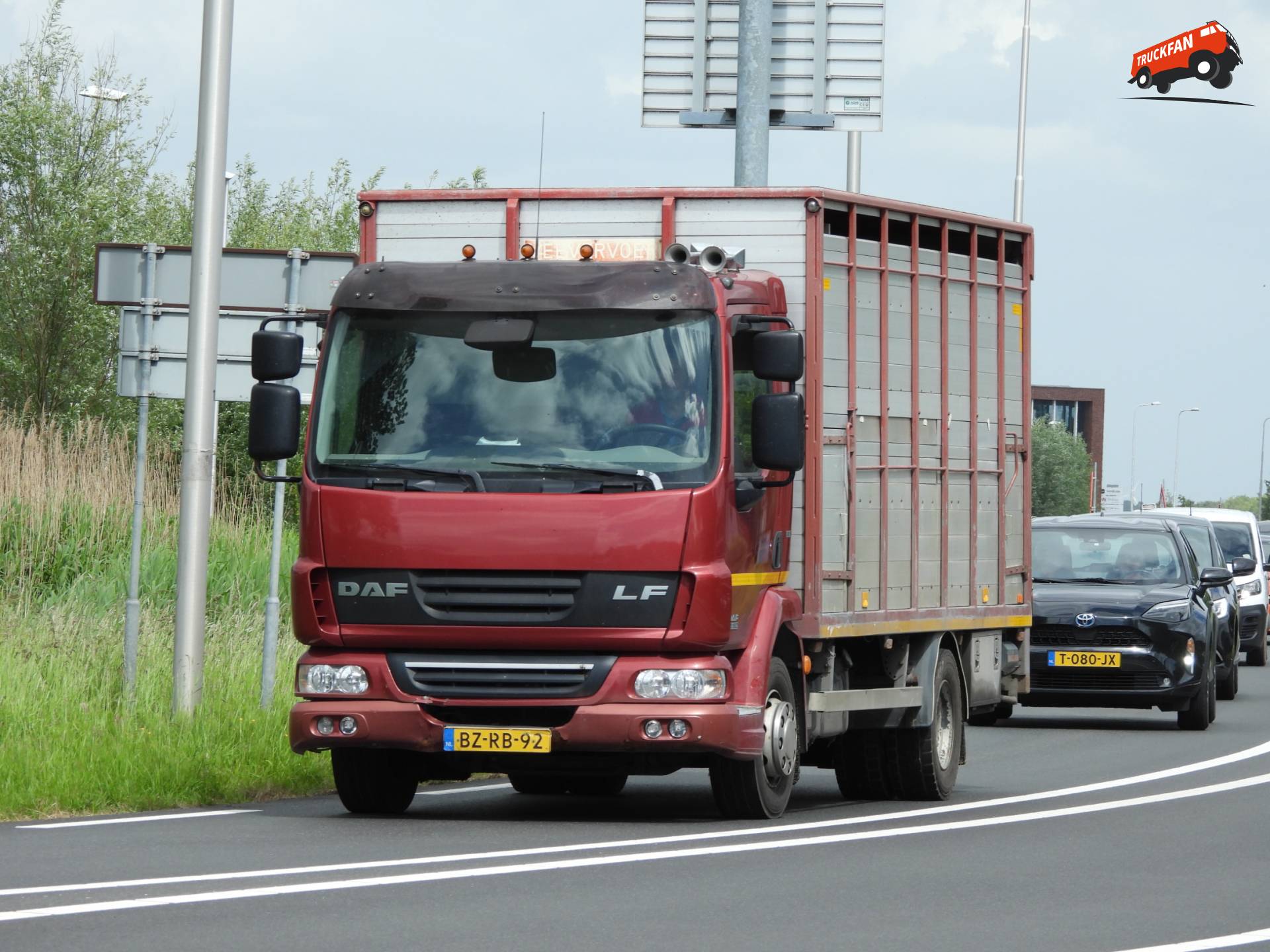DAF LF45 45.180 FA vrachtwagen uit 2011