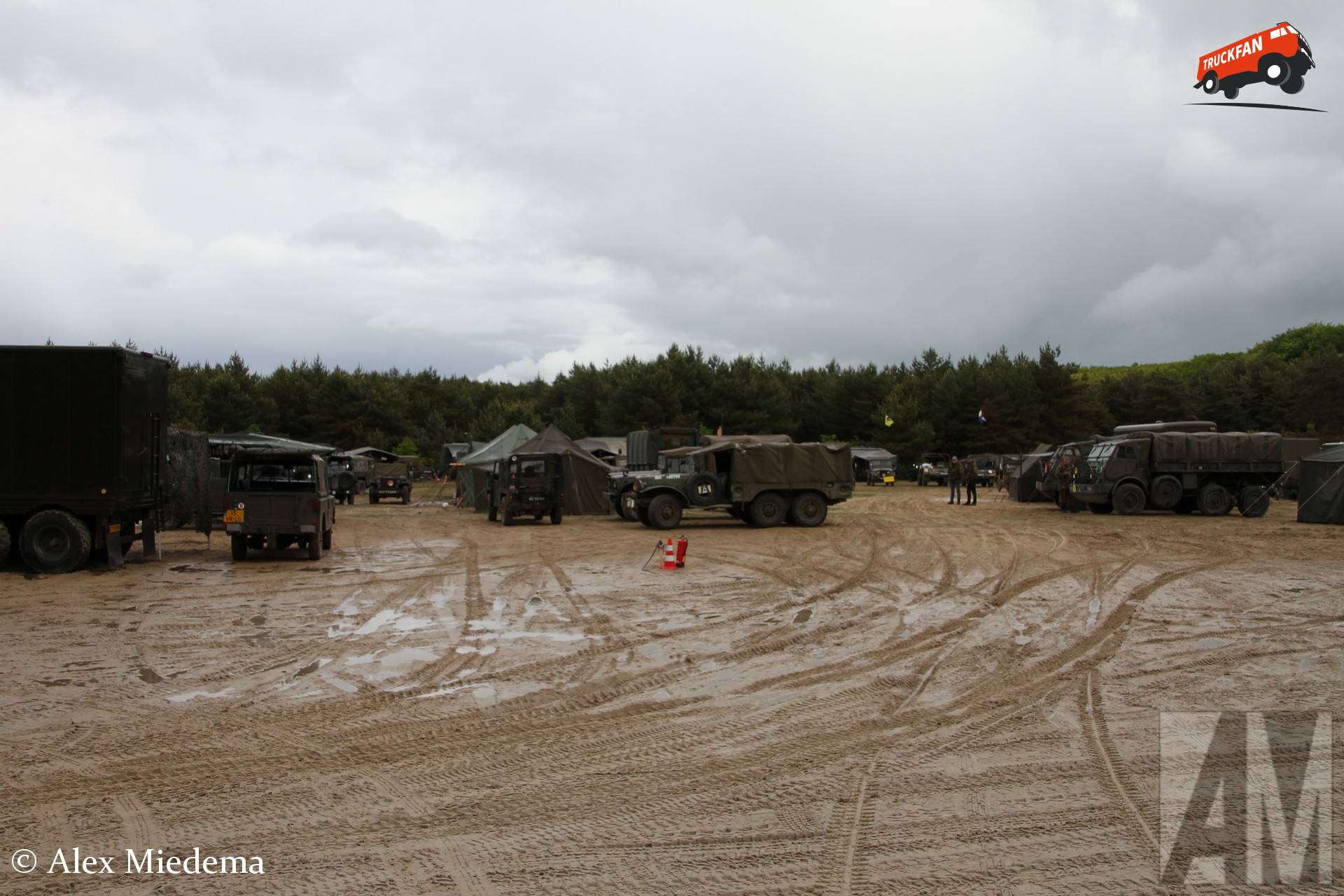 Dutch Peace Army Hemelvaartsweekend 2026 met verschillende voertuigen