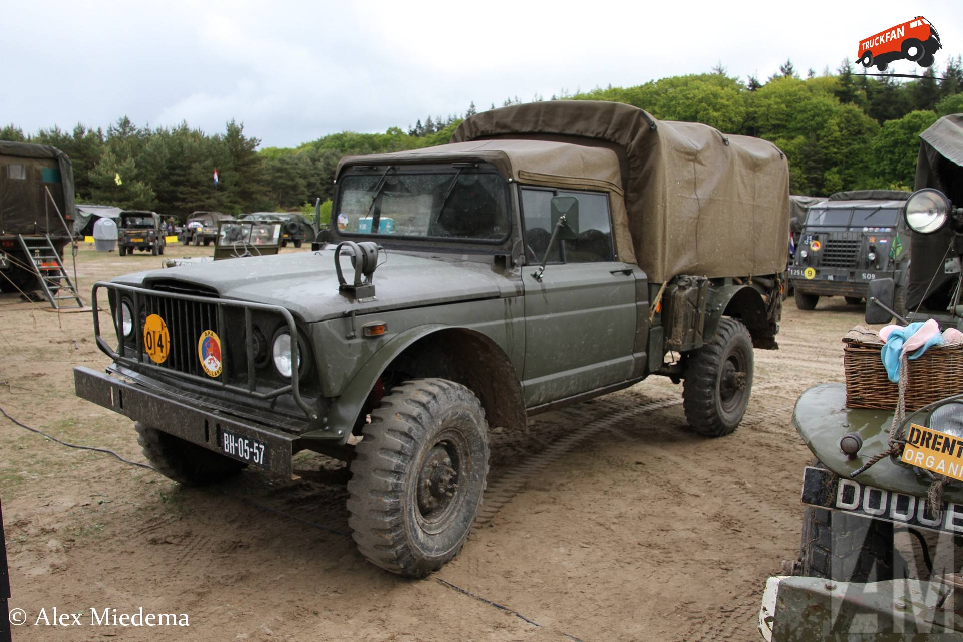 Kaiser-Jeep M715 tijdens Dutch Peace Army Evenement