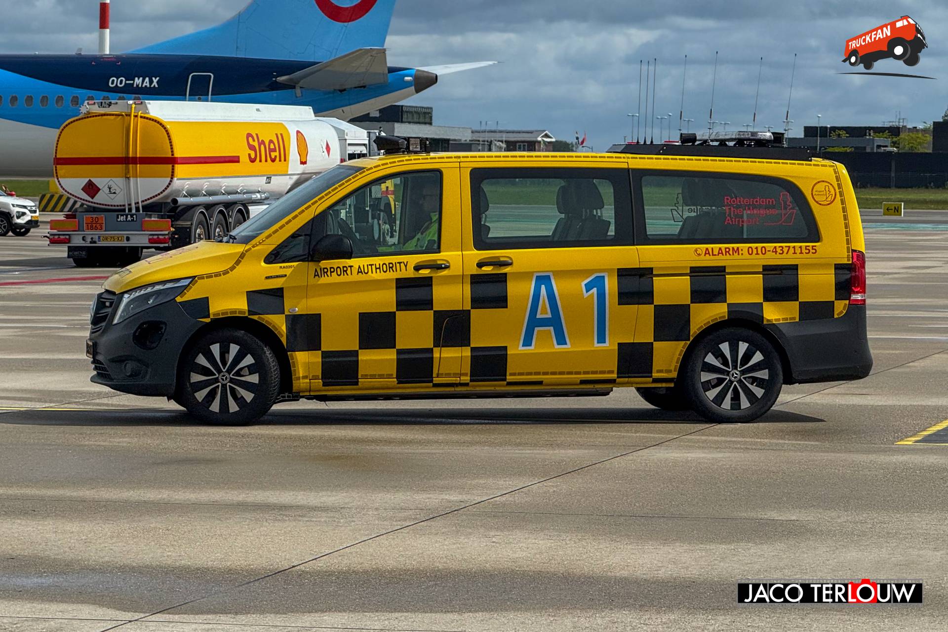 Mercedes-Benz Vito bij Rotterdam-The Hague Airport