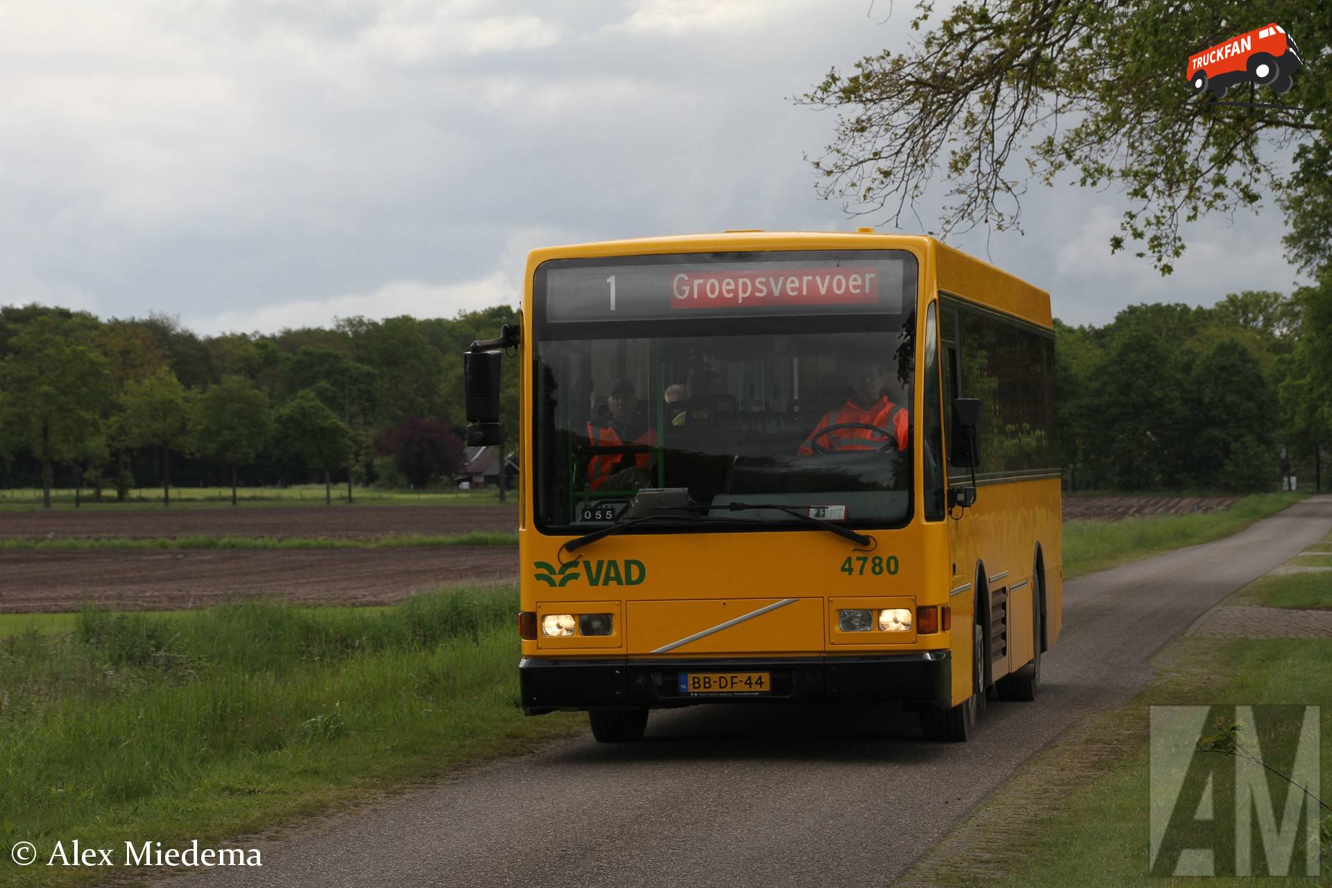 Stichting Veteraan Autobussen Volvo B10M nabij Zandput