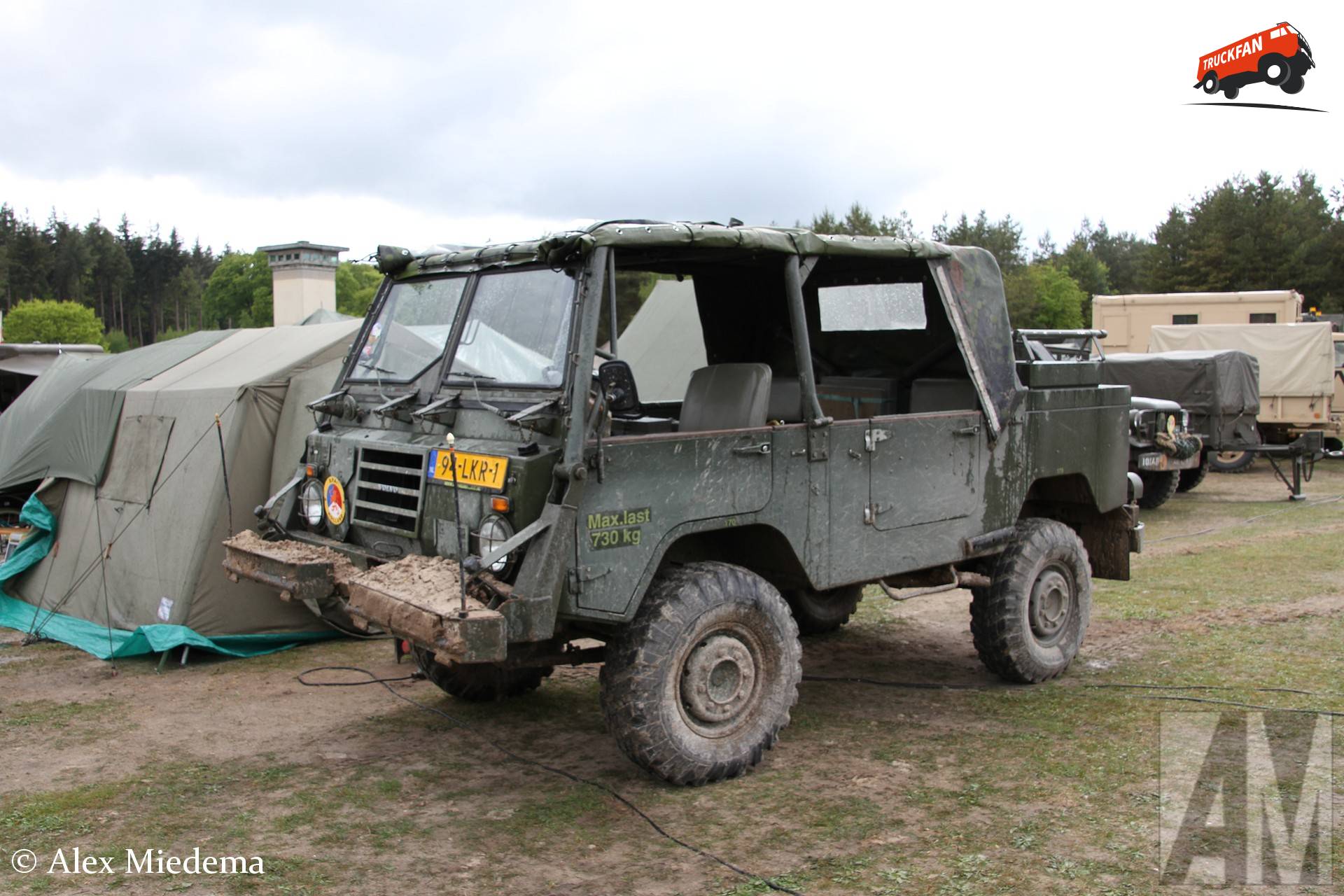 Volvo TGB-1111 Tankhunter op Militair Oefenterrein