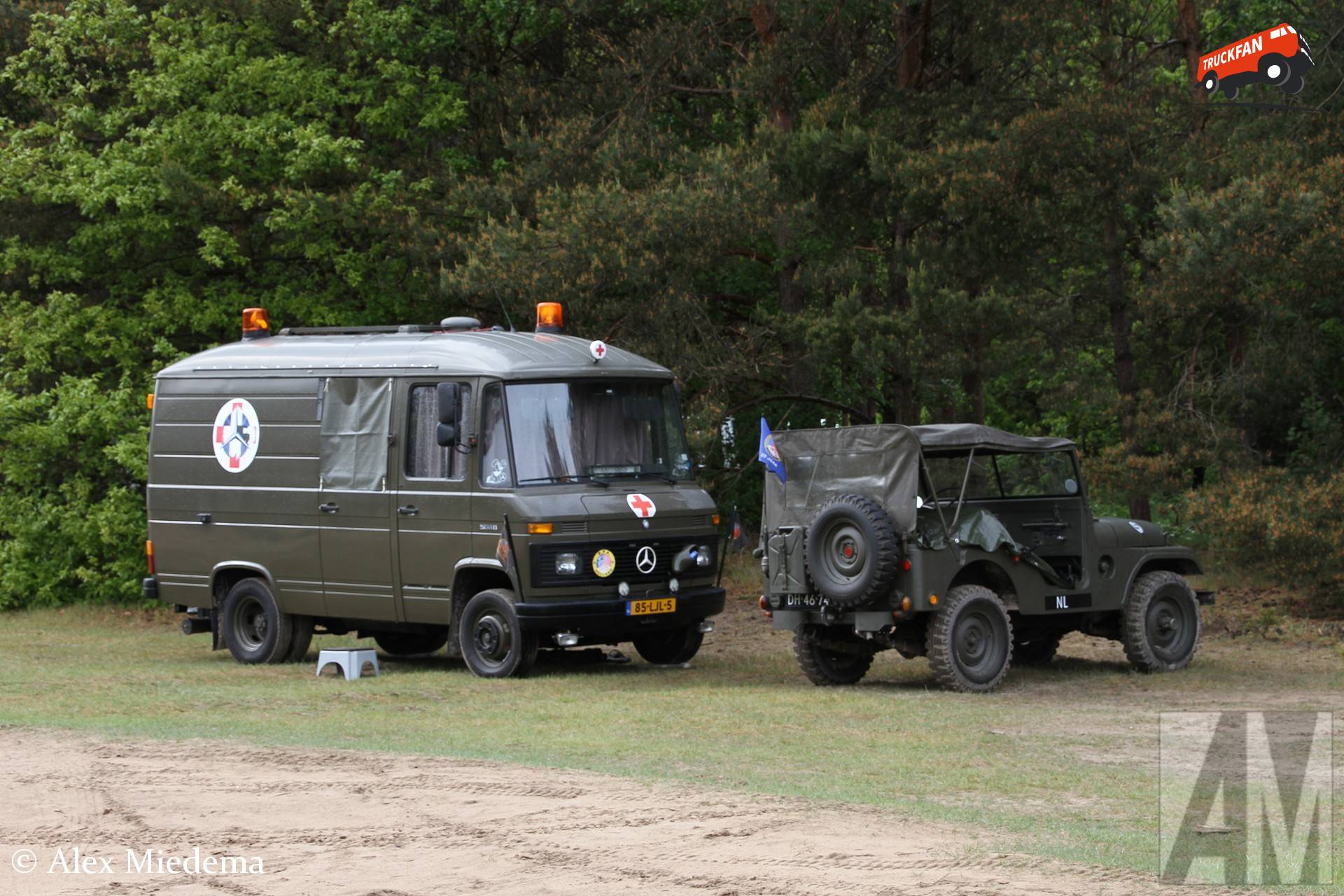 Mercedes-Benz Düsseldorfer and Nekaf M38A1 on military terrain